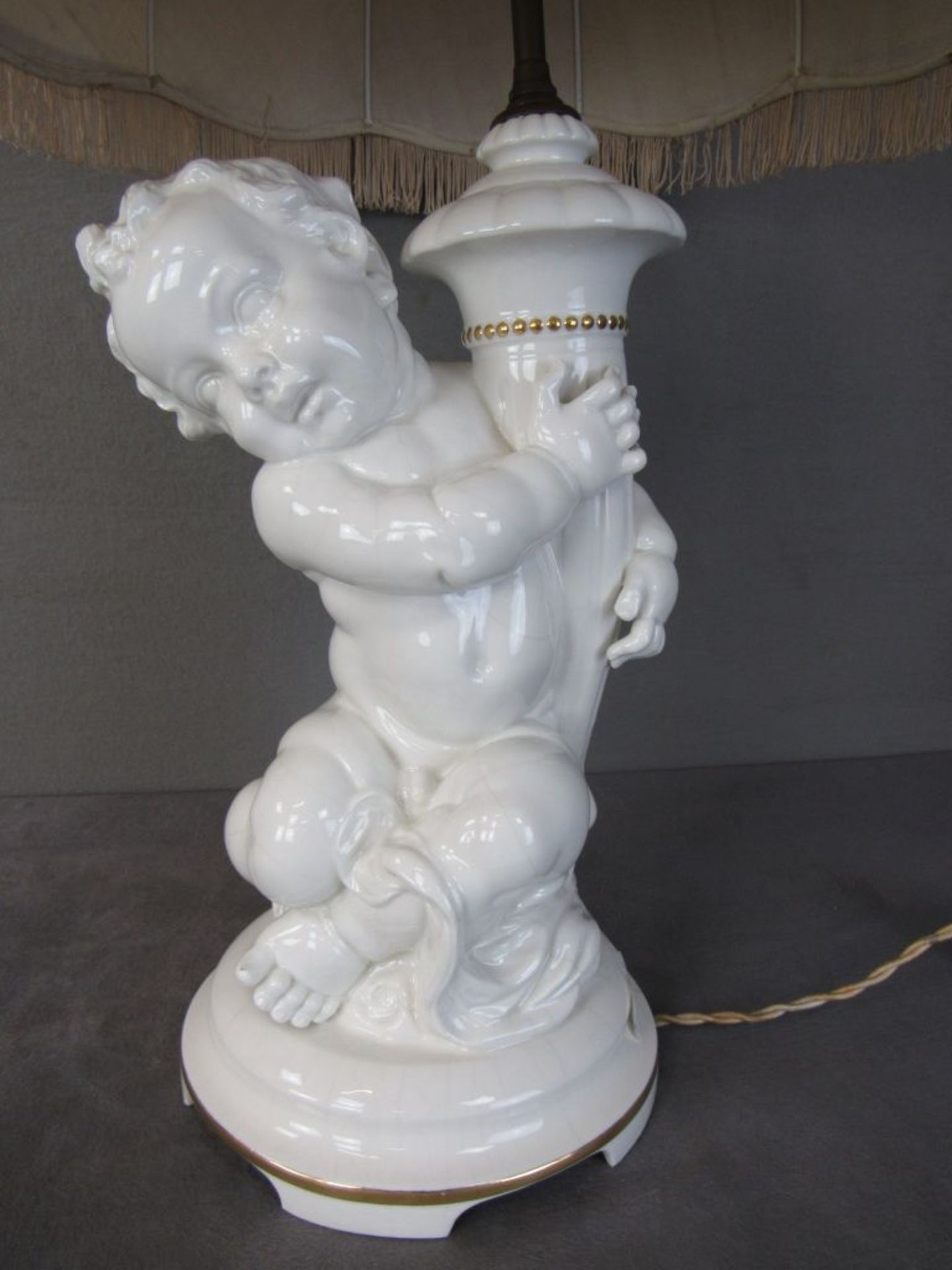 Antike Tischlampe Putto mit Füllhorn 76cm hoch Modellnummer 48 Hutschenreuther Abteilung für Kunst - Image 3 of 9