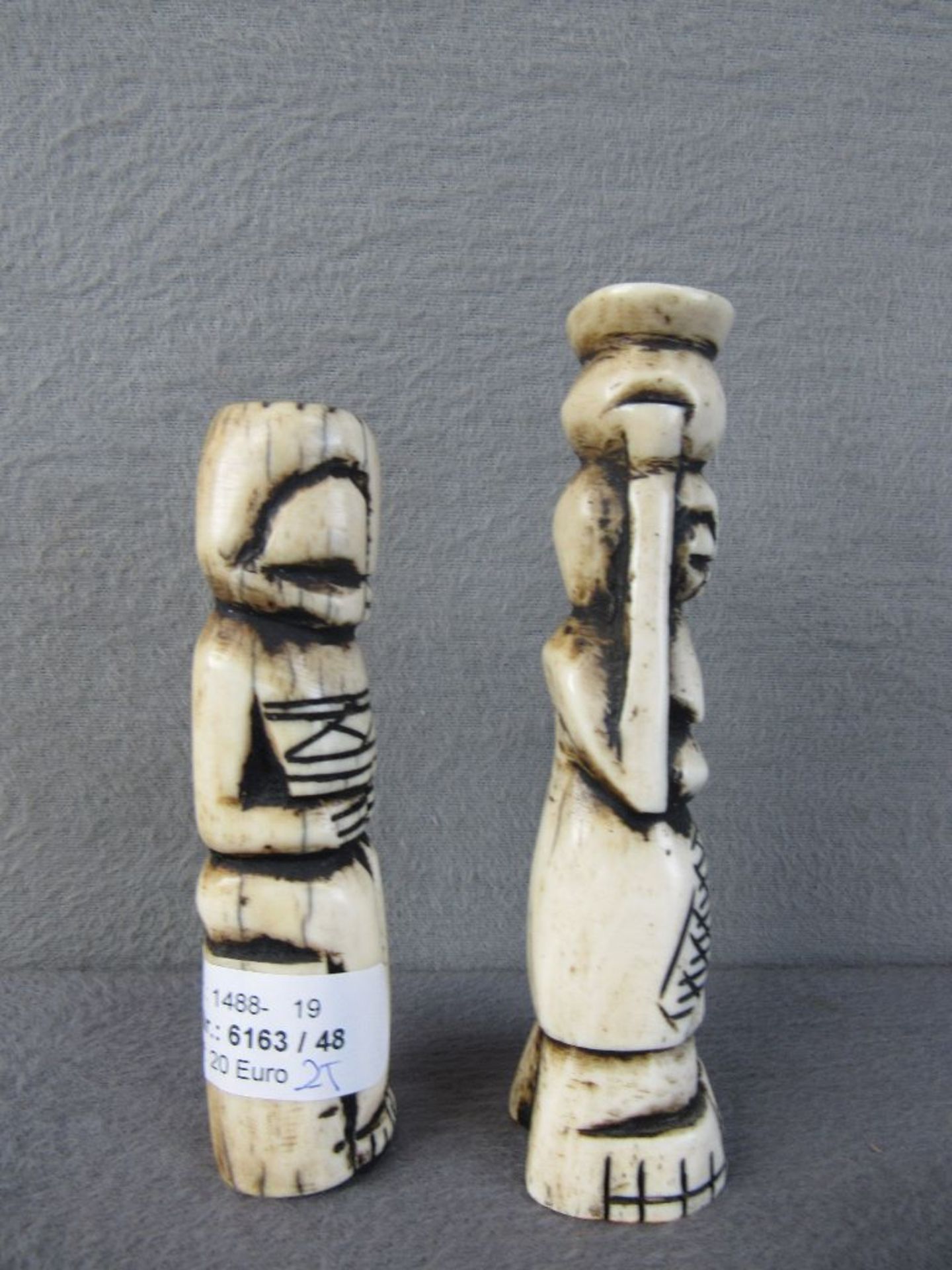 zwei Afrikanische handgeschnitzte Beinfiguren 14&13cm - Bild 2 aus 5