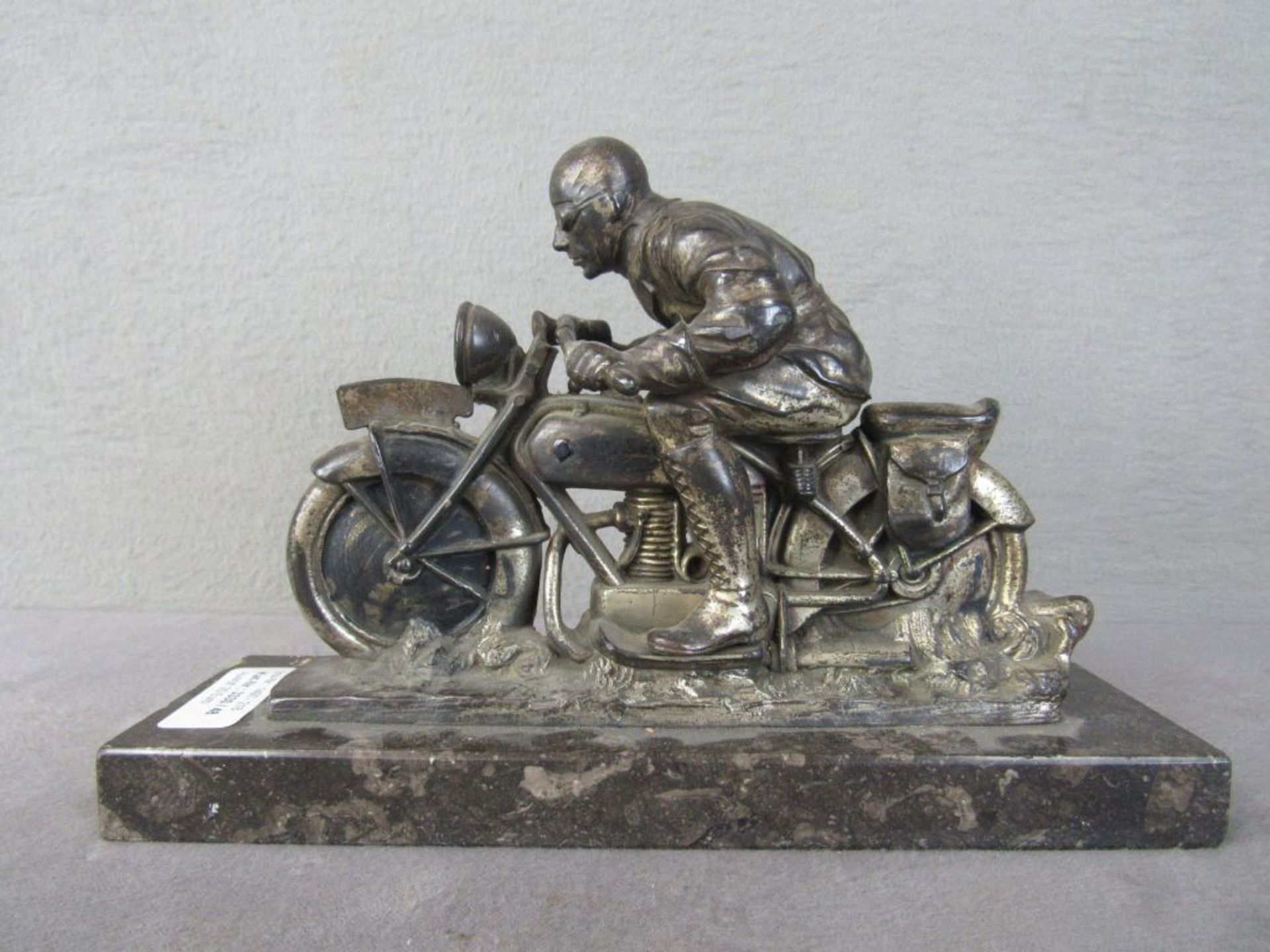 Skulptur Metall auf Marmorplinte Motorradfahrer 30er Jahre Länge:26cm