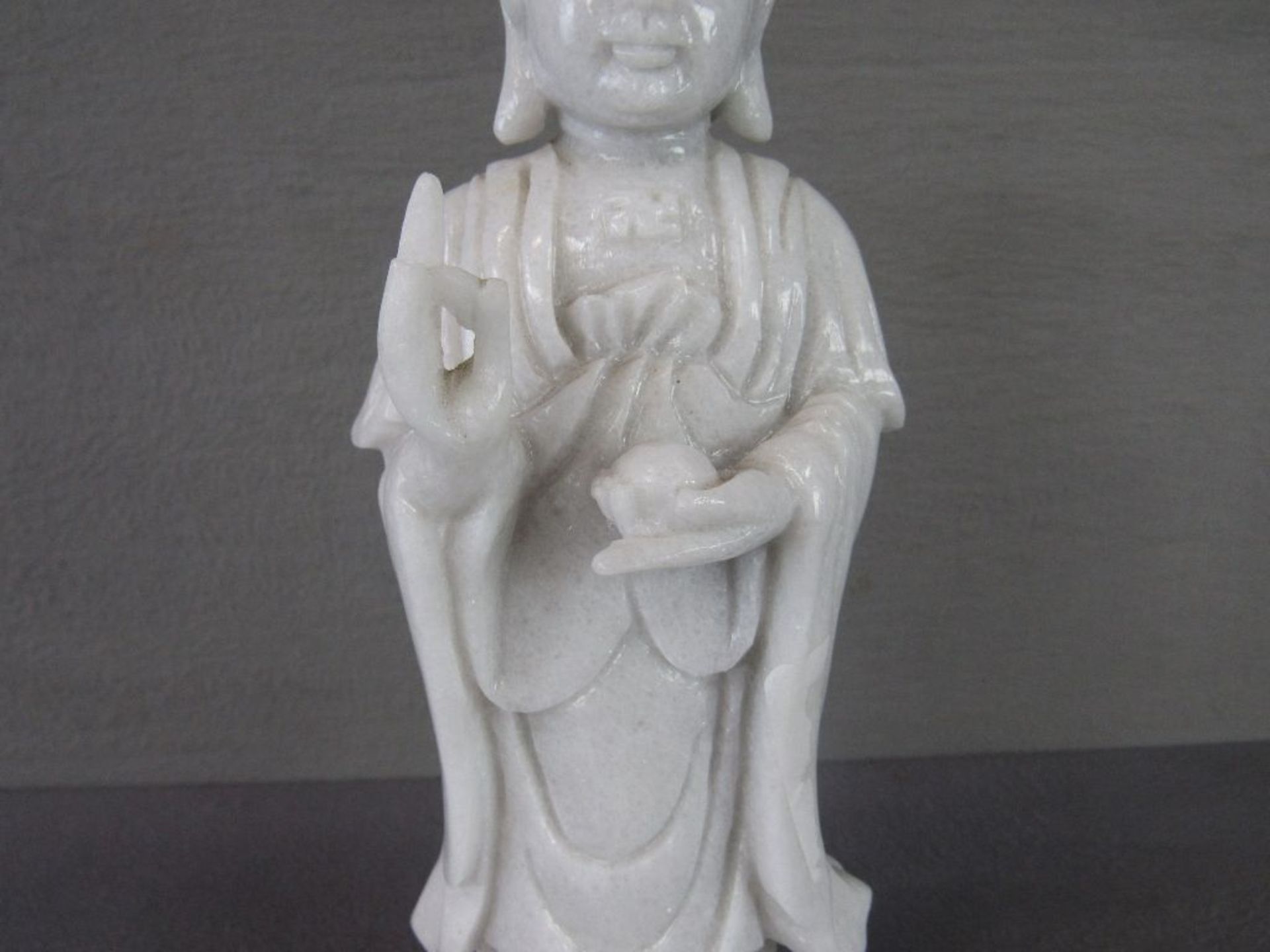 Buddhaskulptur handgearbeitet Vietnam Marmor kein Guß auf der Brust mit HK Höhe:32cm - Image 3 of 9