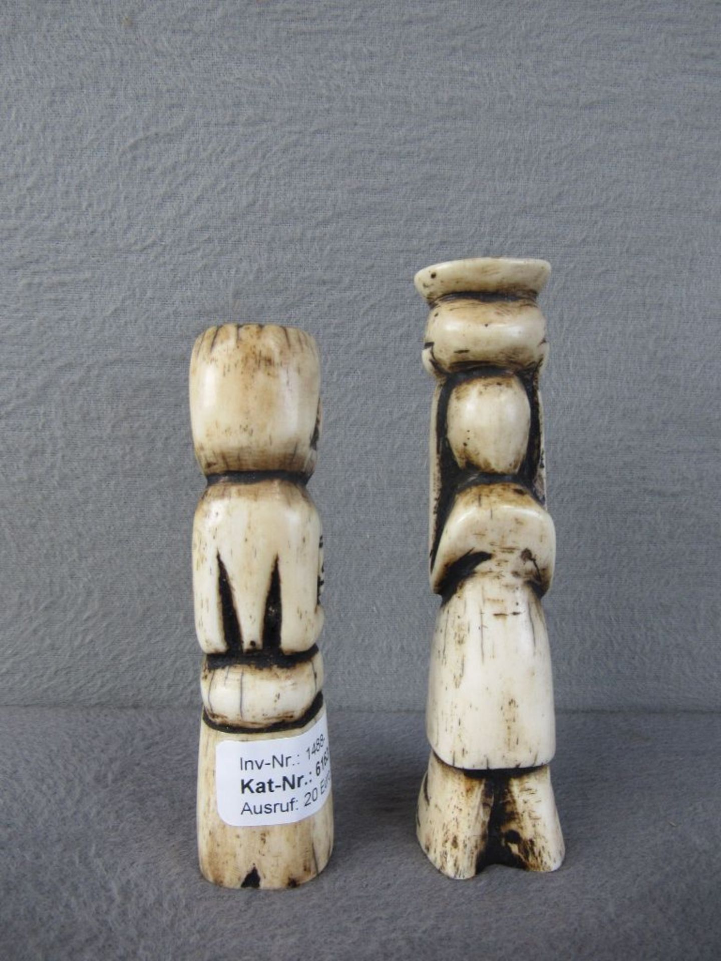 zwei Afrikanische handgeschnitzte Beinfiguren 14&13cm - Bild 3 aus 5