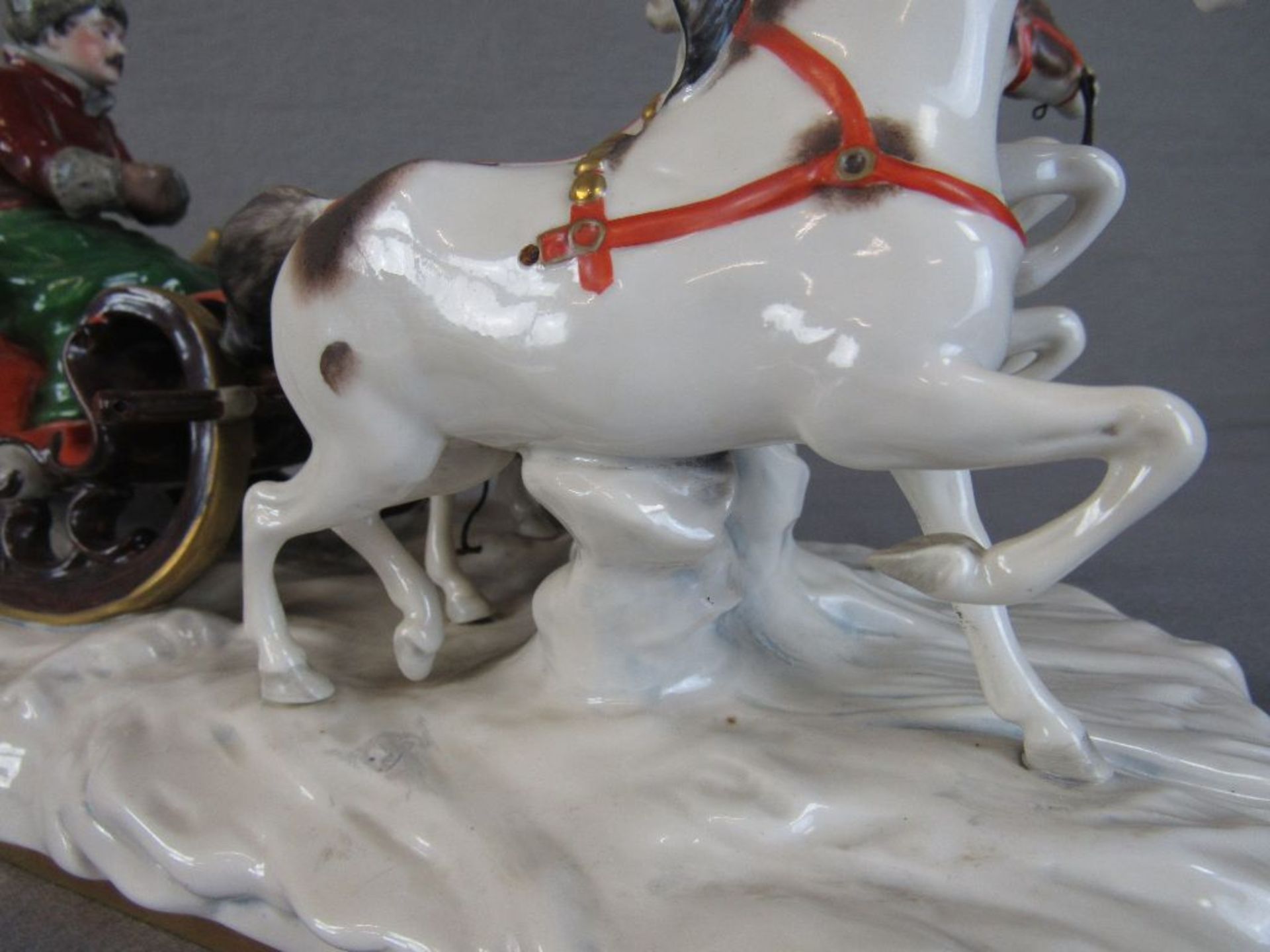 Porzellanskulptur Russische Schlittenfahrt farblich staffiert unterseits gemarkt Länge:40cm - Bild 8 aus 11