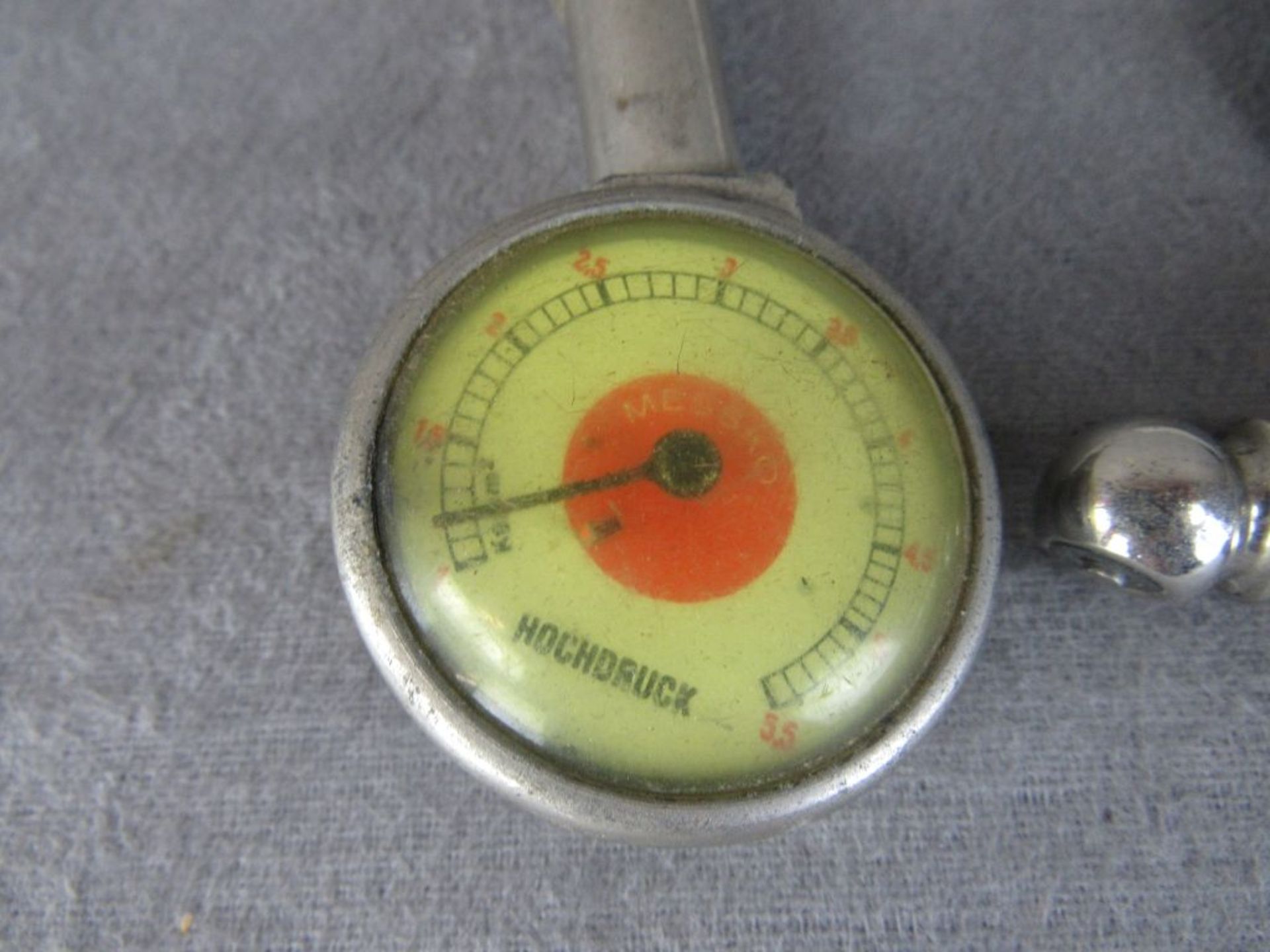 Konvolut von drei Luftdruck Prüfgeräten Oldtimer Zubehör Motometer und anderes von 10cm bis 28cm - Bild 2 aus 4
