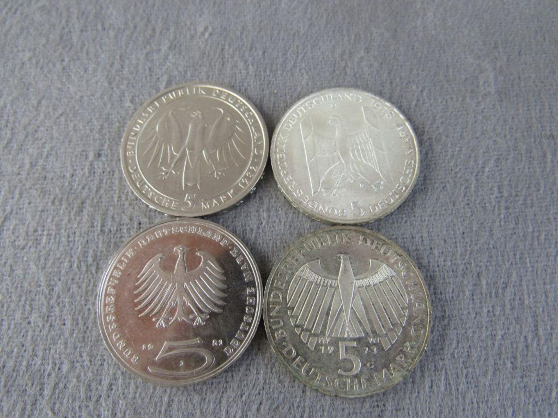 Konvolut von fünf Silbermünzen 5 und 10 DM Stücke - Bild 2 aus 4