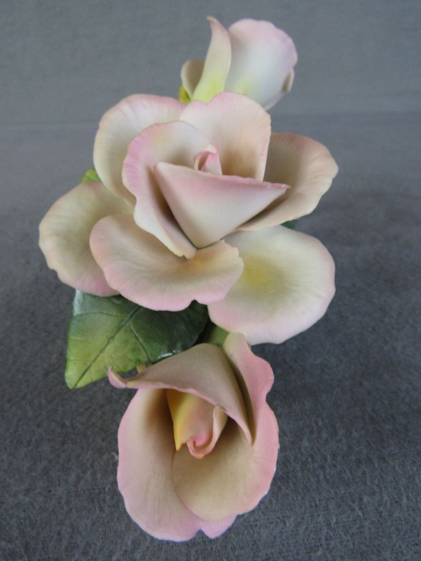 Skulptur Blume sehr deteil getreu gearbeitet Bisquitporzellan minimale Beschädigungen können - Bild 3 aus 4