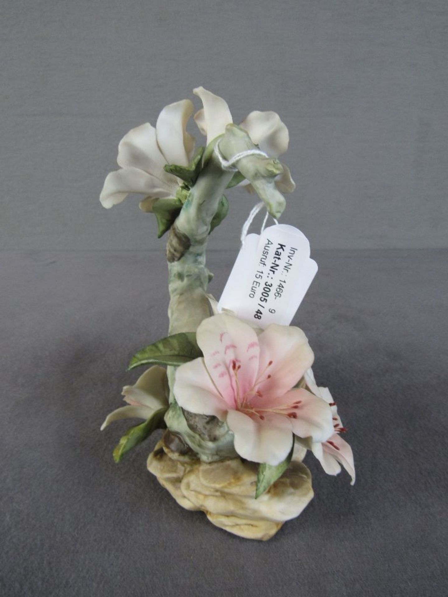 Skulptur Blume sehr deteil getreu gearbeitet Bisquitporzellan minimale Beschädigungen können - Bild 4 aus 4