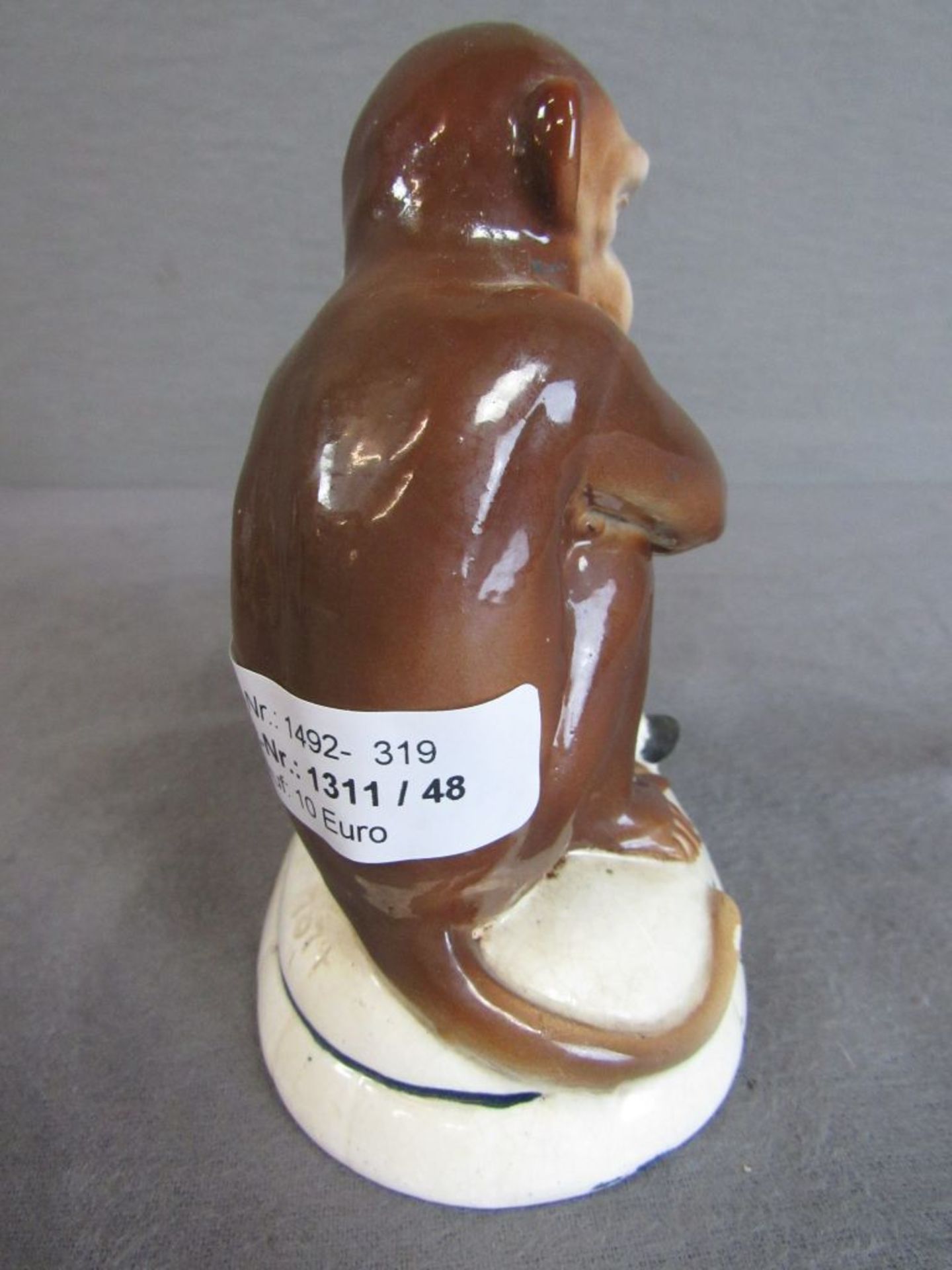 Porzellanfigur Affe mit Clown ungemarkt H:13cm - Bild 3 aus 7