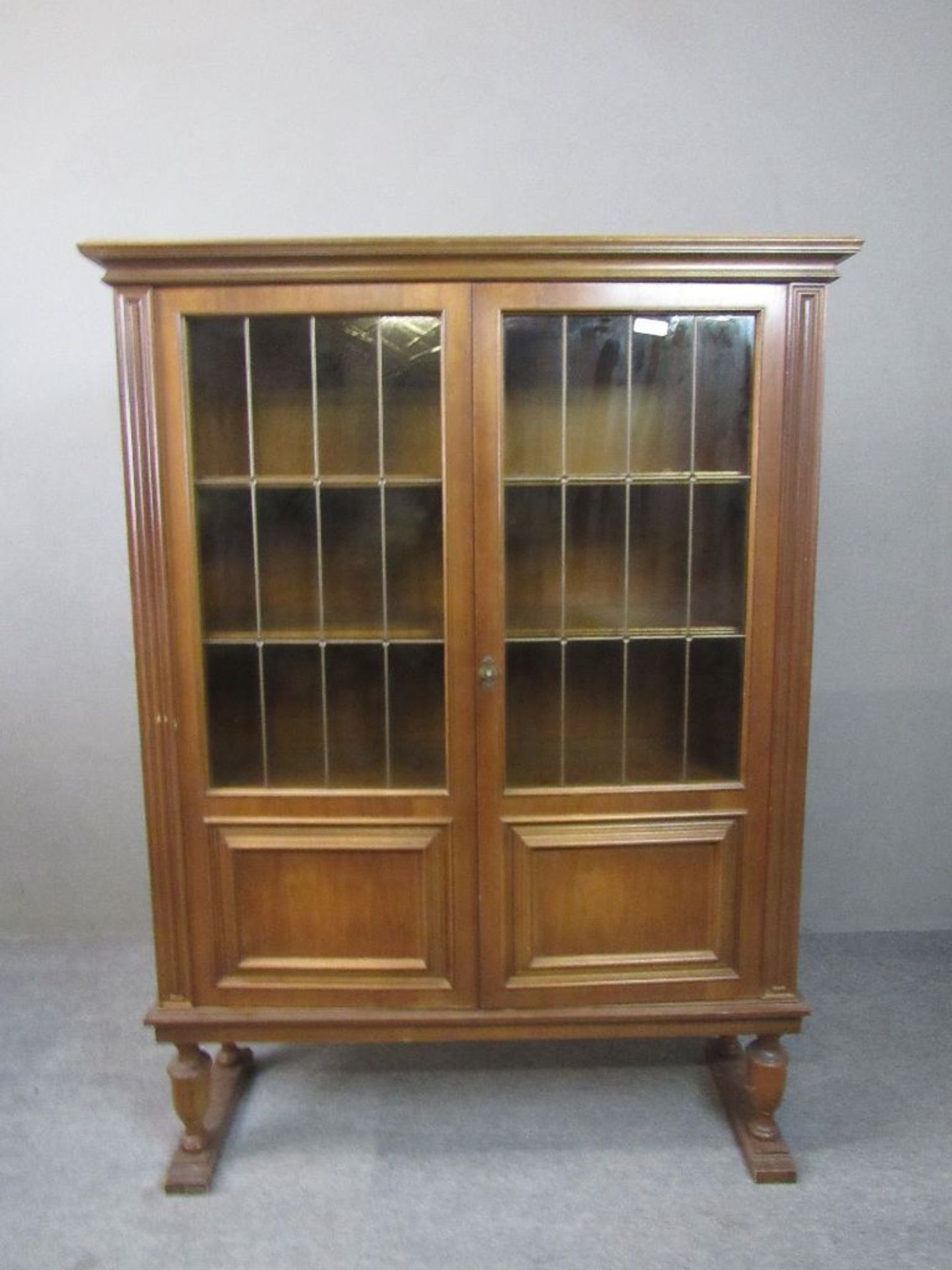 Vitrinenschrank Stilmöbel, Butzenglasscheiben 123x165x40cm