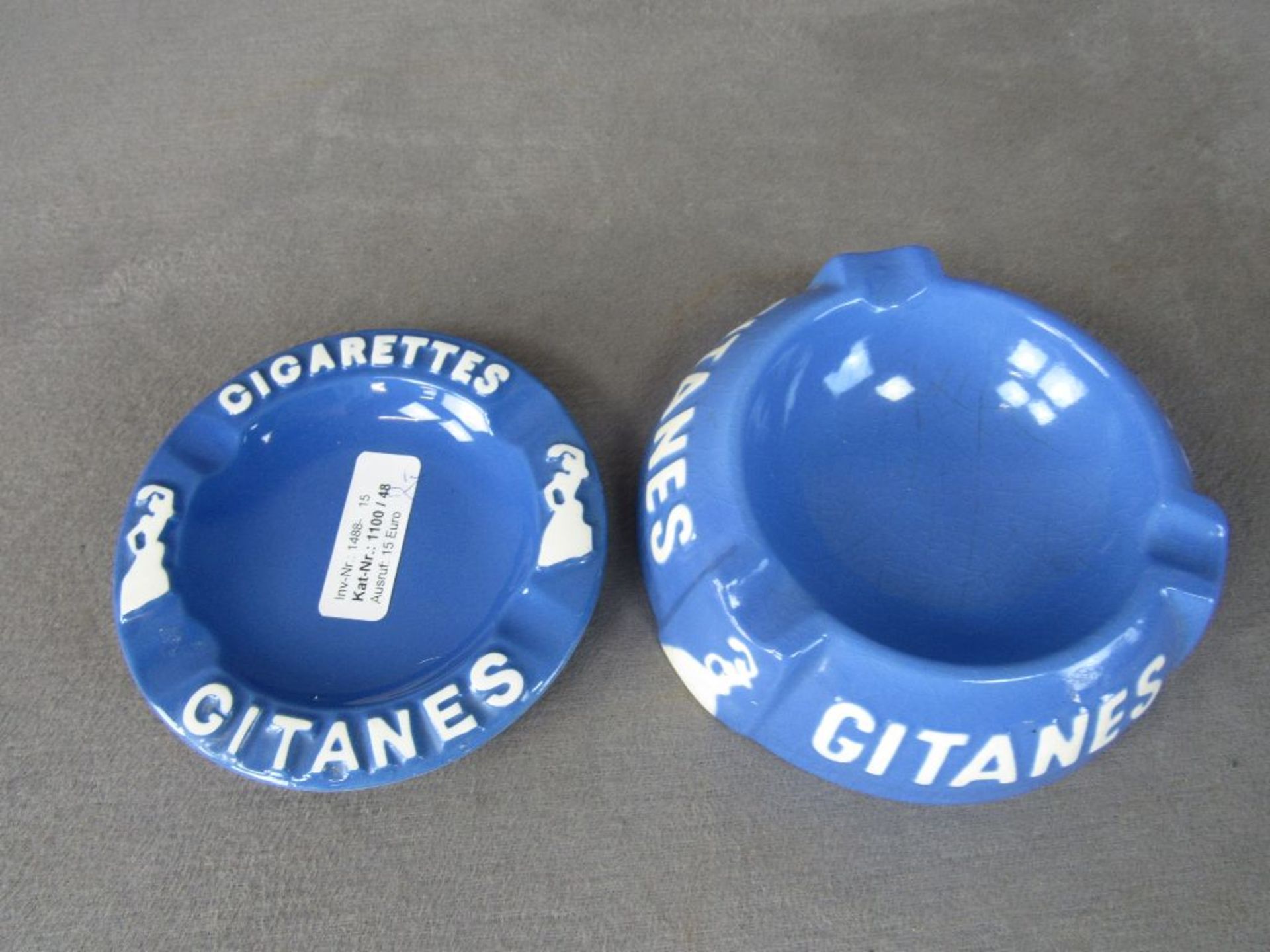 Zwei Reklameaschenbecher 50er Jahre Zigaretten Gitanes - Bild 2 aus 2