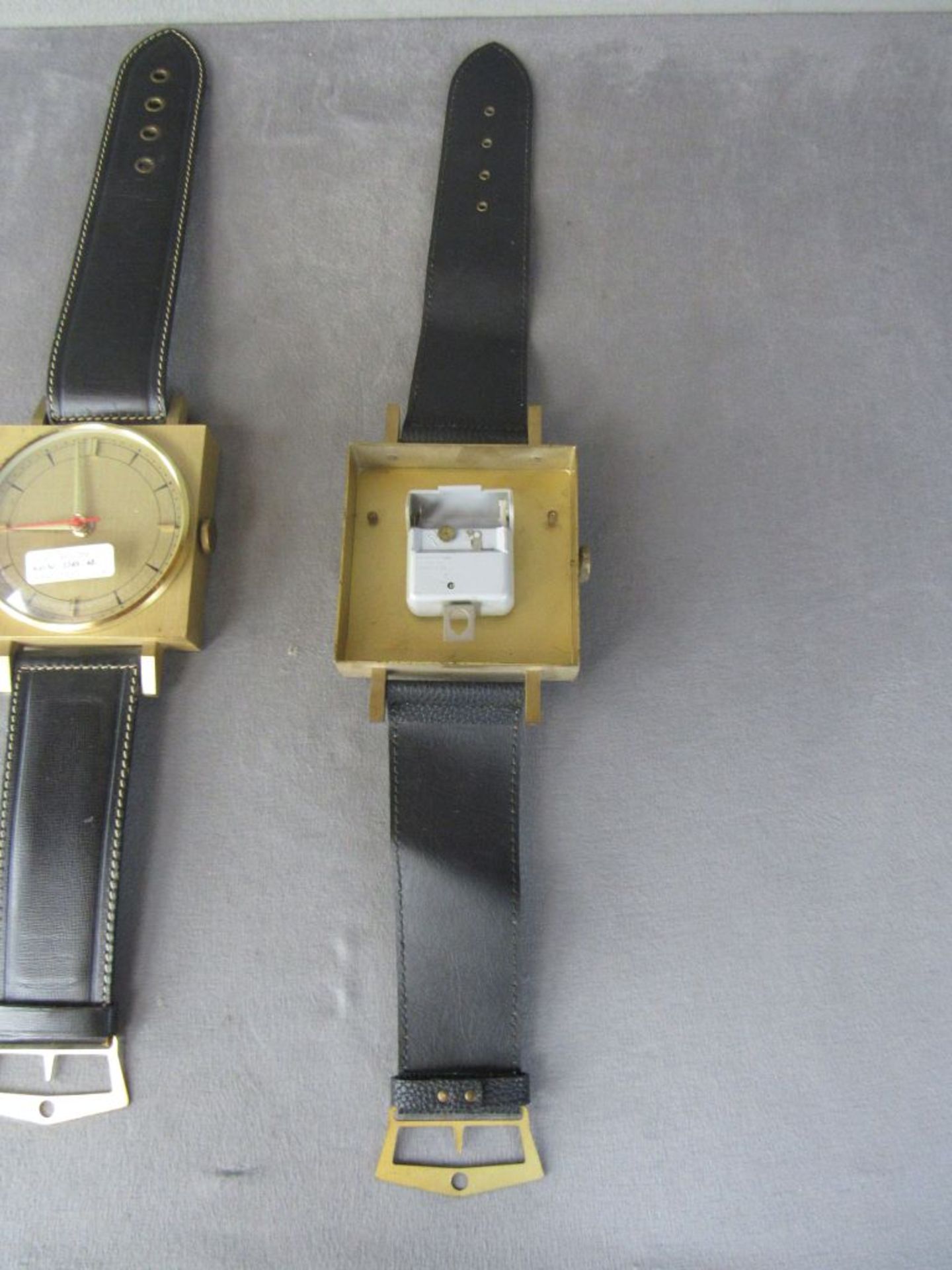 Zwei Wanduhren Vintage Designobjekte Armbanduhren in Großformat Gesamtlänge 75cm - Image 3 of 4