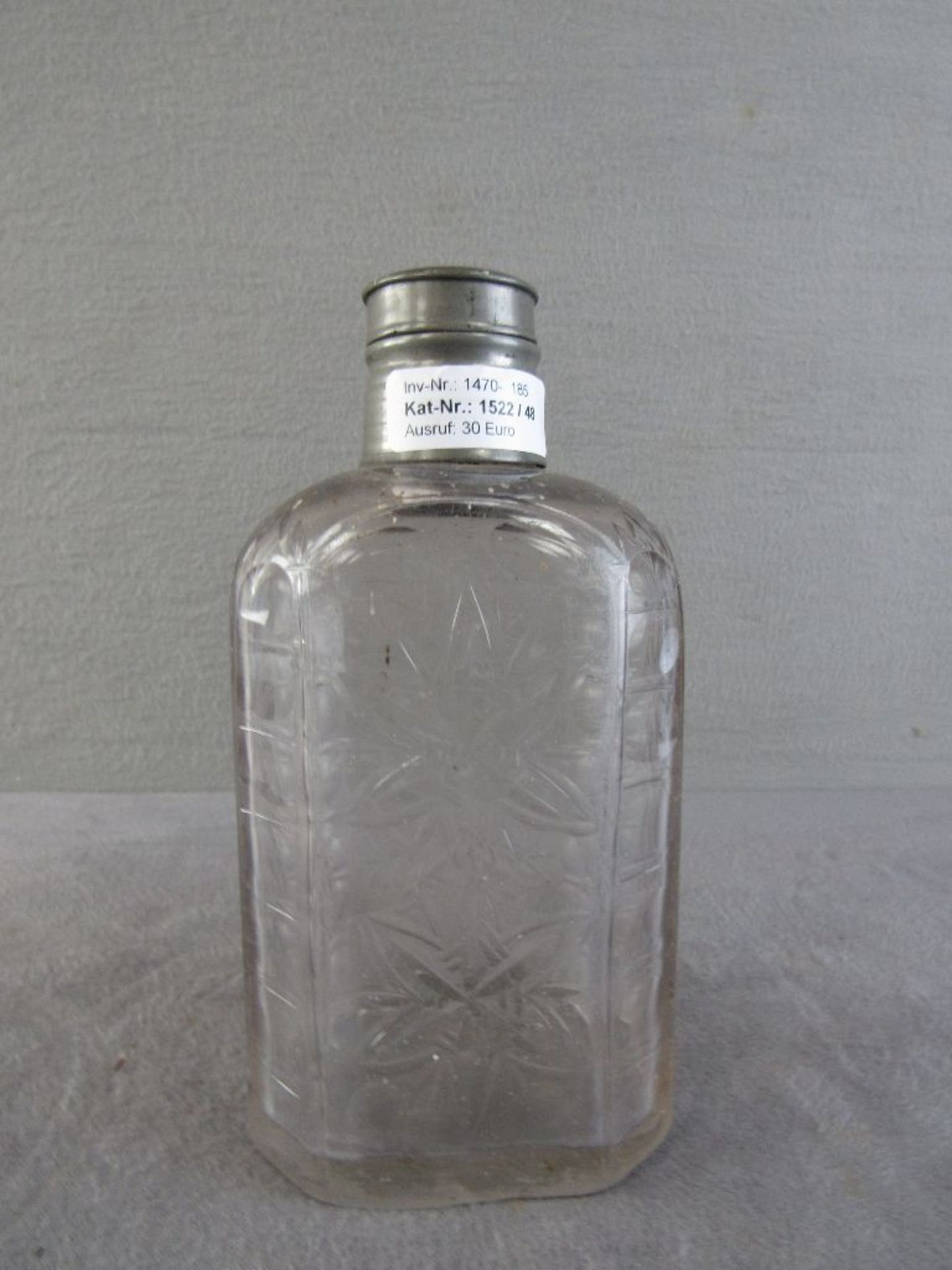 Antike Glasflasche Barock geschätzt um 1750 Metallverschluß Sternornamentik 22cm hoch
