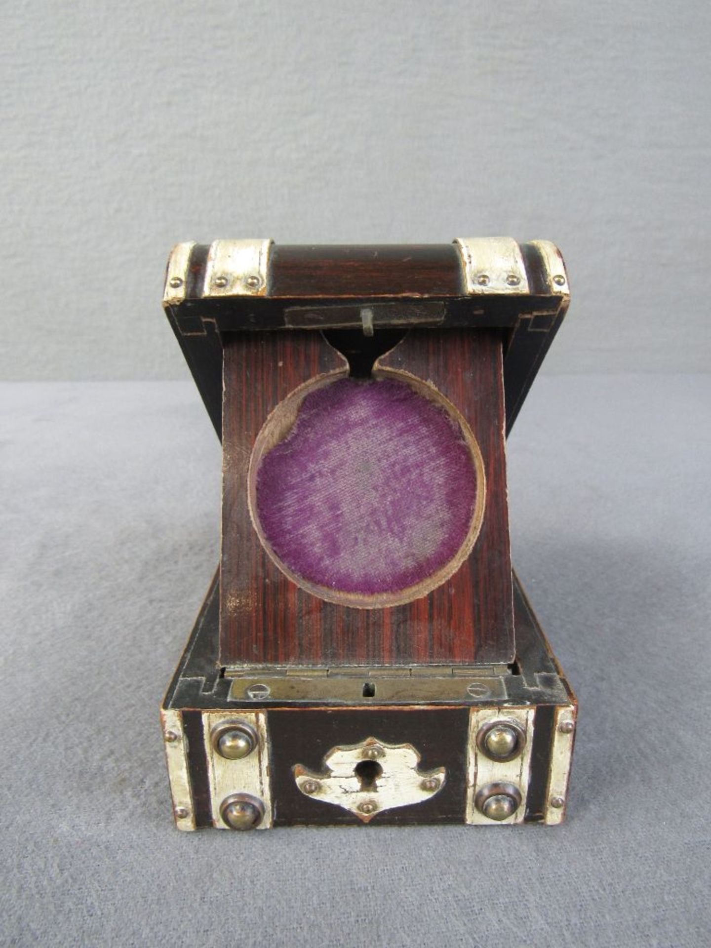 Uhrenhalter Holz mit Beschlägen 19. Jahrhundert