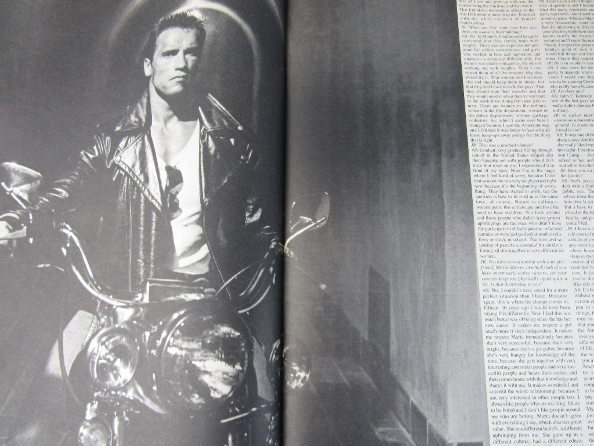 Zeitschrift Interview von Andy Warhol Arnold Schwarzenegger Maße:ca.43x28cm mit zahlreichen teils - Bild 3 aus 6