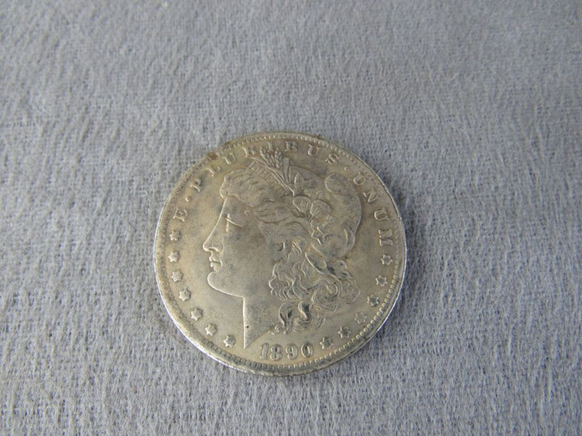 Konvolut von drei Silbermünzen Silberdollar und Halbdollar - Bild 6 aus 7