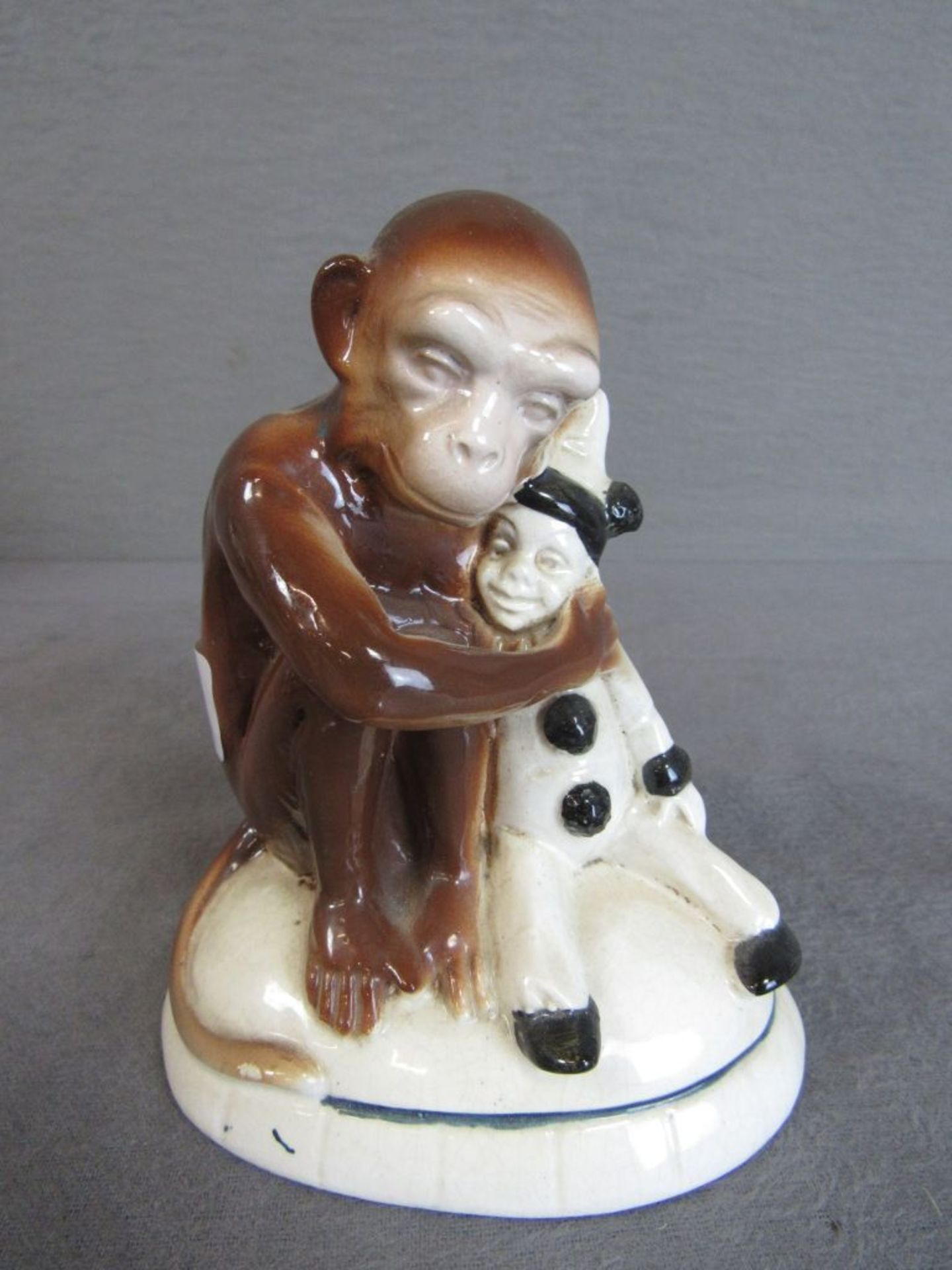 Porzellanfigur Affe mit Clown ungemarkt H:13cm