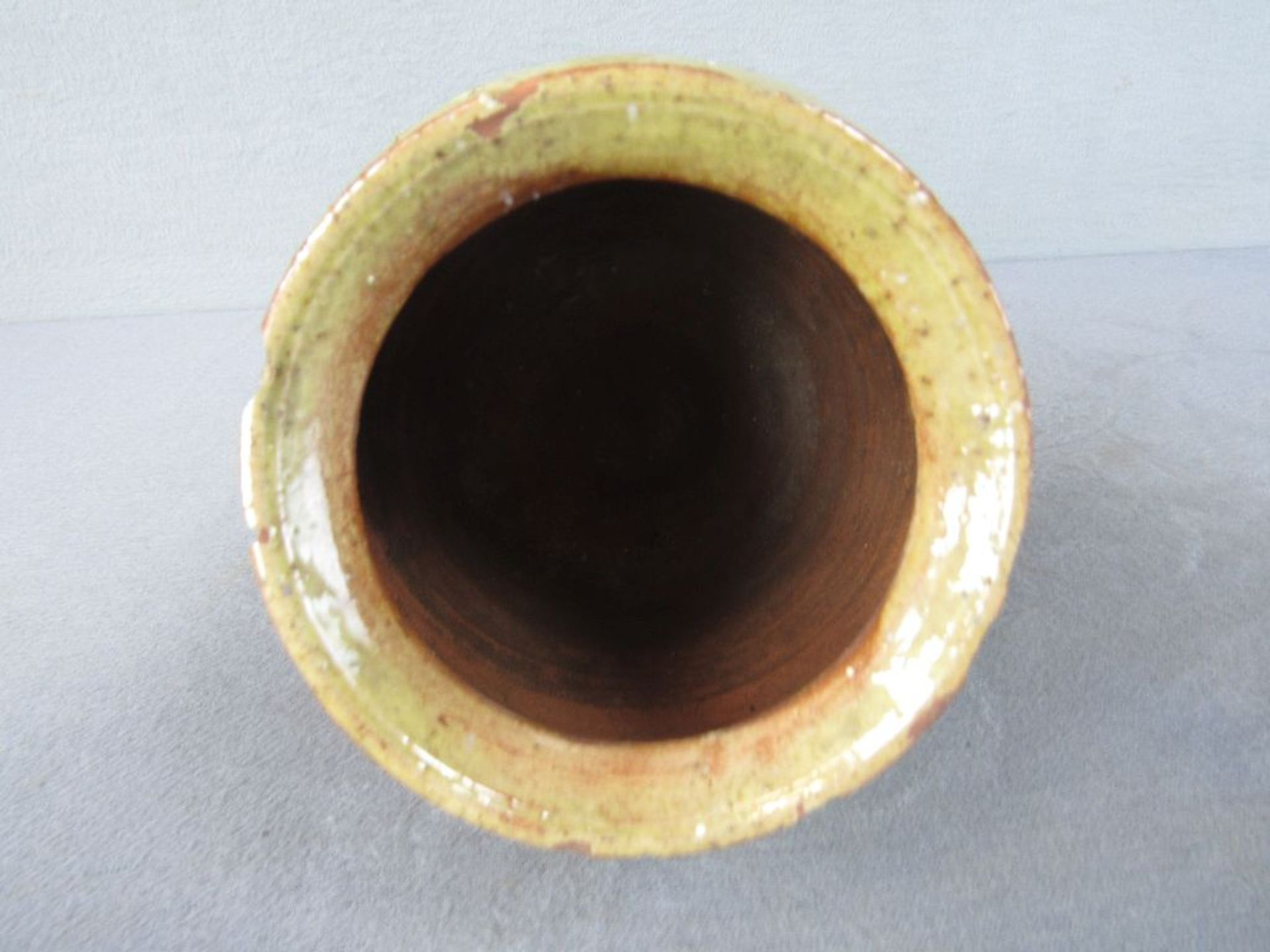Antiker Keramikbehälter lasiert Ritzornamentik 17cm hoch unterseits gemarkt - Bild 5 aus 5