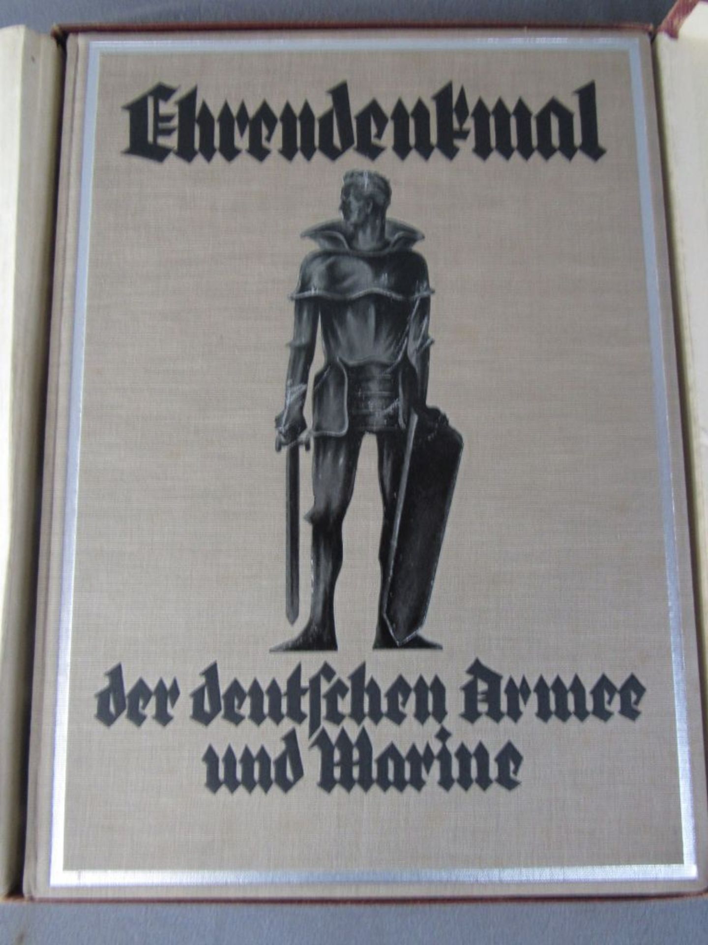 Antikes Buch Ehrendenkmal Armee Marine in original Schuber Prechtband sehr schöne colorierte - Bild 2 aus 7