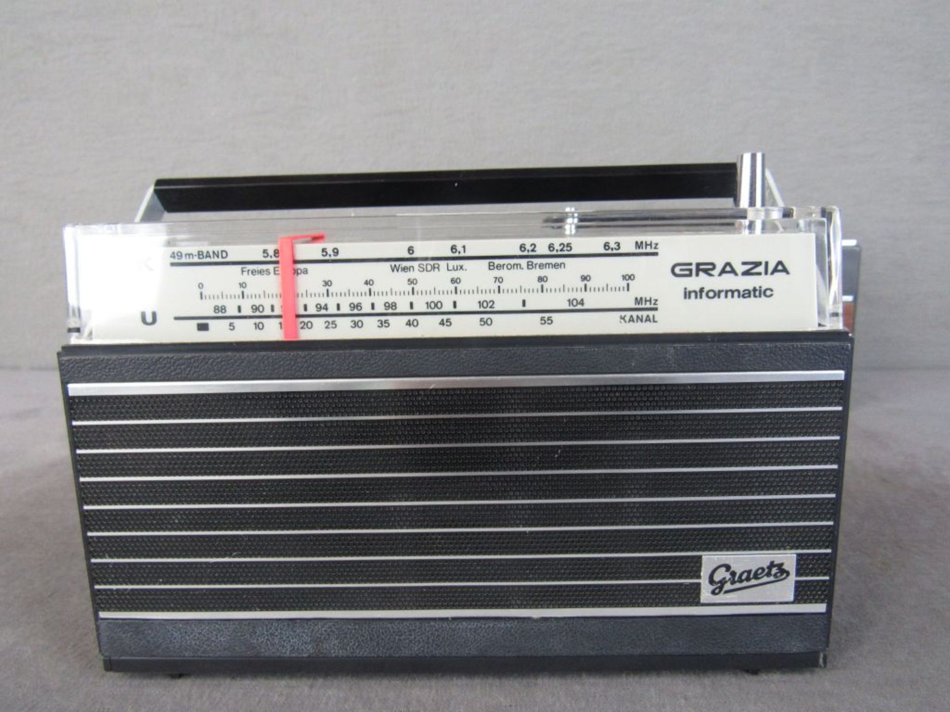 Zwei Kofferradios 60er Jahre Länge:20cm und 21cm - Bild 2 aus 3