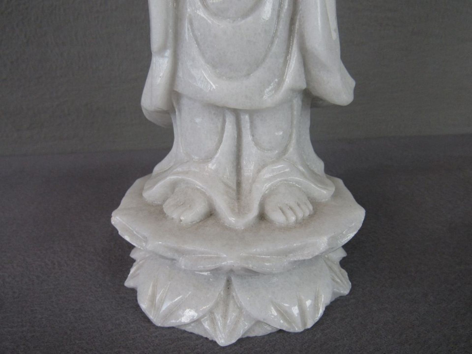 Buddhaskulptur handgearbeitet Vietnam Marmor kein Guß auf der Brust mit HK Höhe:32cm - Image 4 of 9