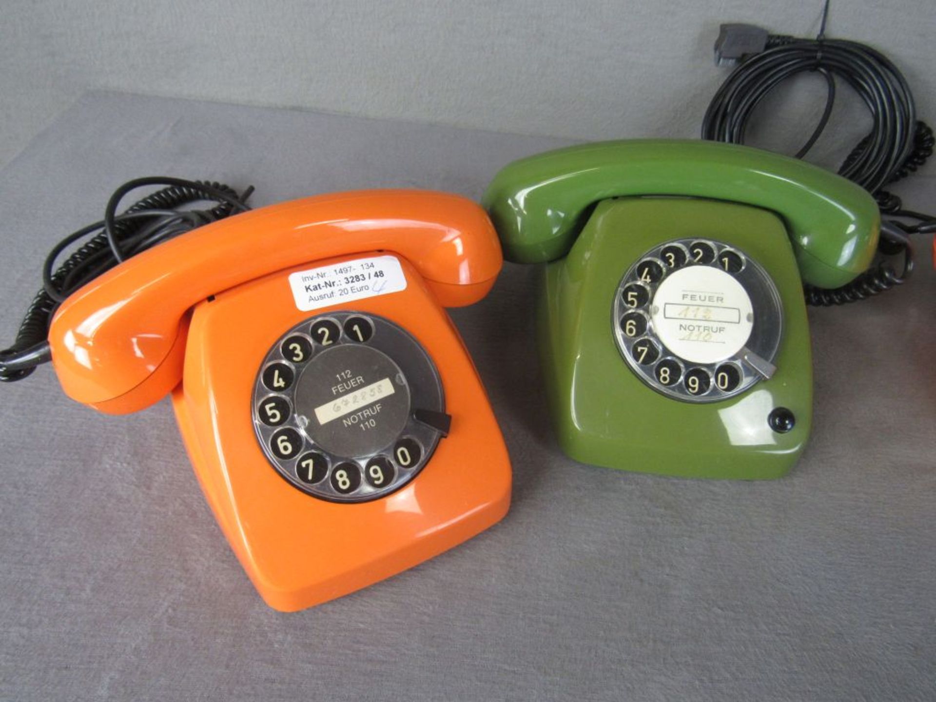 Vintage Konvolut von vier Telefonen mit Wählscheibe 70er Jahre ca.21x23x12cm - Bild 2 aus 4