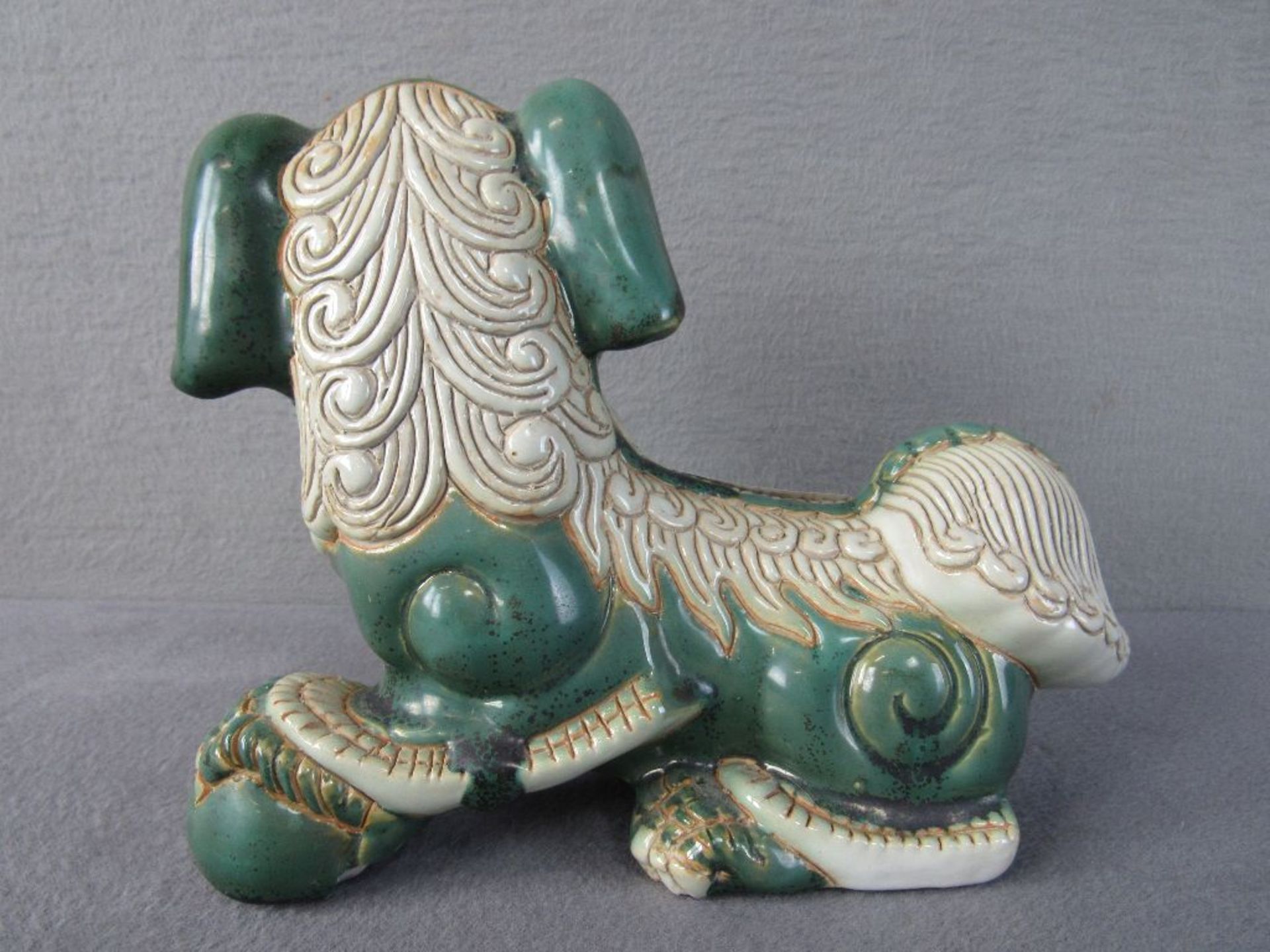 Chinesischer Fu Hund signiert Thary oder ähnlich lasierte Keramik 25cm lang - Bild 4 aus 6