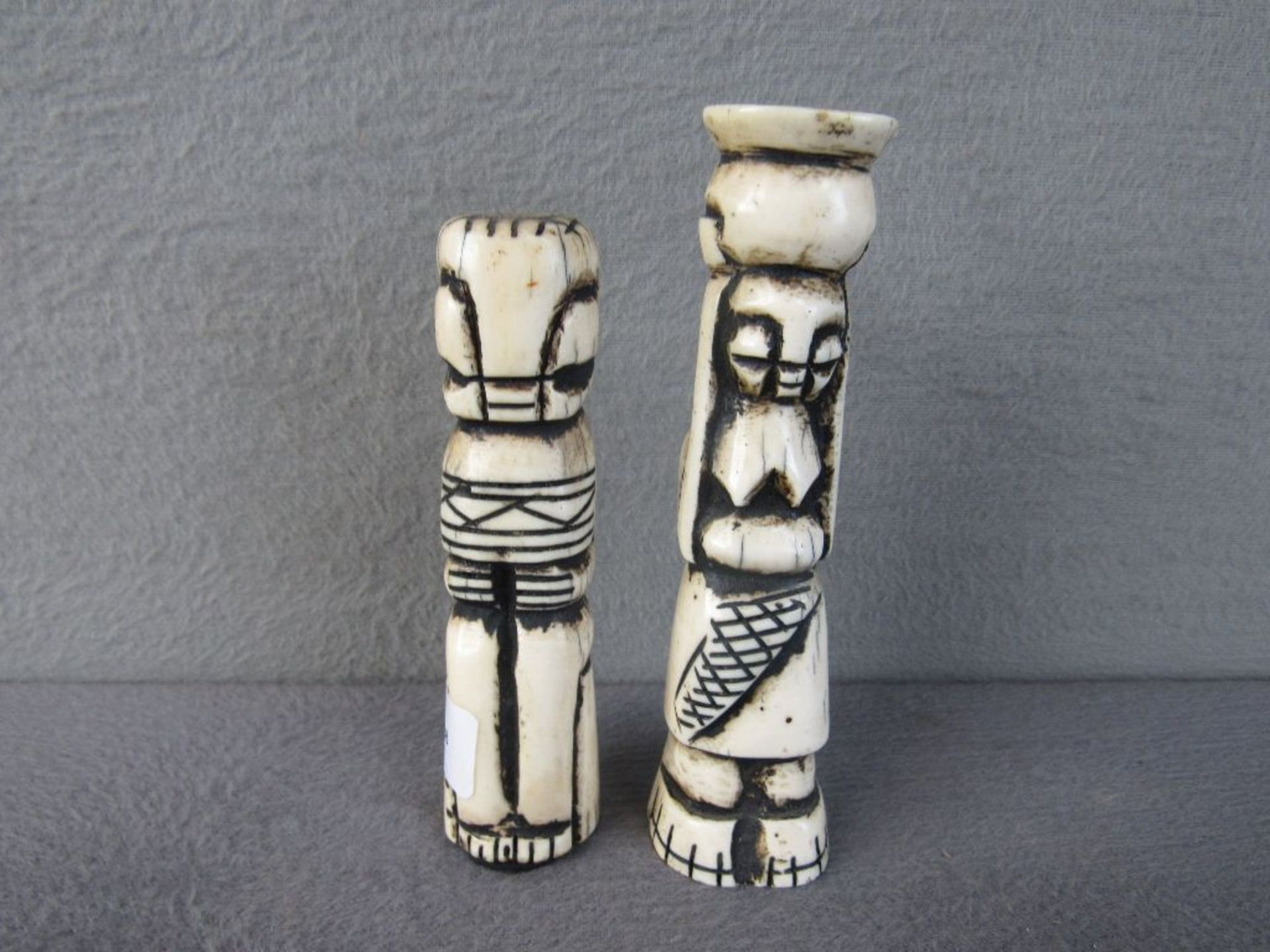 zwei Afrikanische handgeschnitzte Beinfiguren 14&13cm