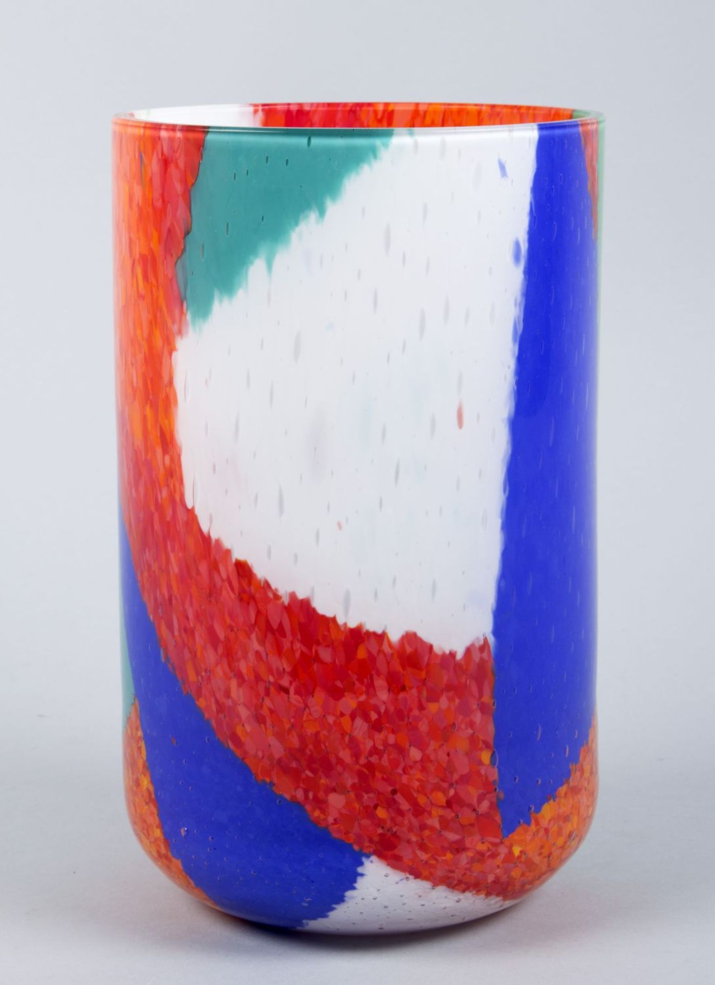 Murano-Vase "oriente"Farbloses Glas. Unterfangen mit versch.farbigen Einschmelzungen. Im Boden