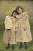 Sporrer, AlfonsMaria Langstengel mit ihrer kleinen Schwester Lilli mit einer Puppe. Öl/Lwd. Sign.