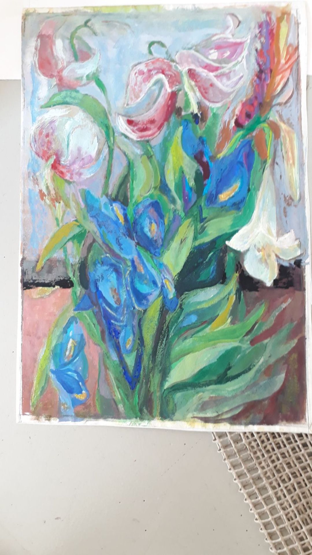 Rupflin, Anta. 1895 Pasing - Augsburg 1987Stillleben mit Lilien und Iris. Gouache. 55 x 37 cm. Verso - Bild 2 aus 3