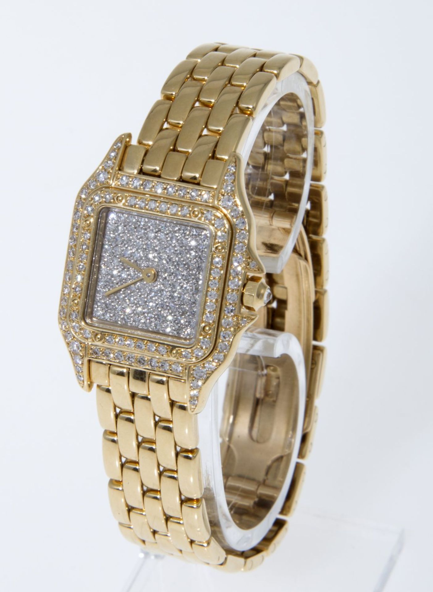 Cartier-Damenarmbanduhr "Panthère" mit reichem Diamant-BesatzGehäuse und Armband aus Gelbgold 750.