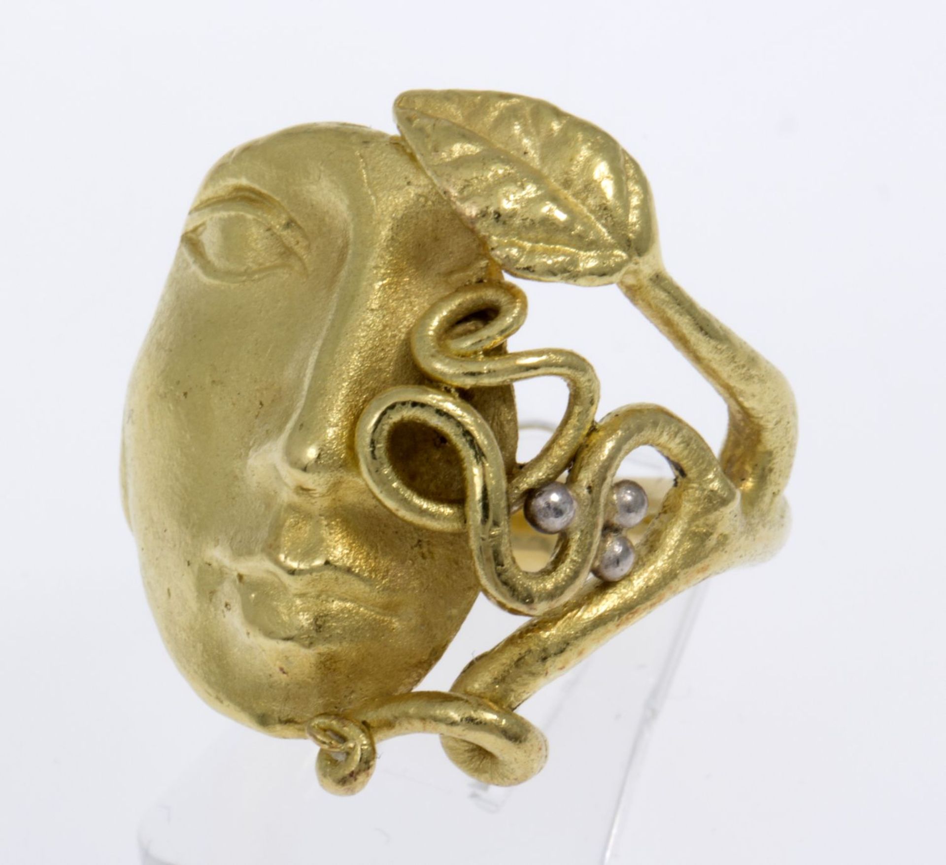 Dekorativer MaskenringGelbgold 750 (geprüft). Ringkopf in Form einer Maske, seitlich von