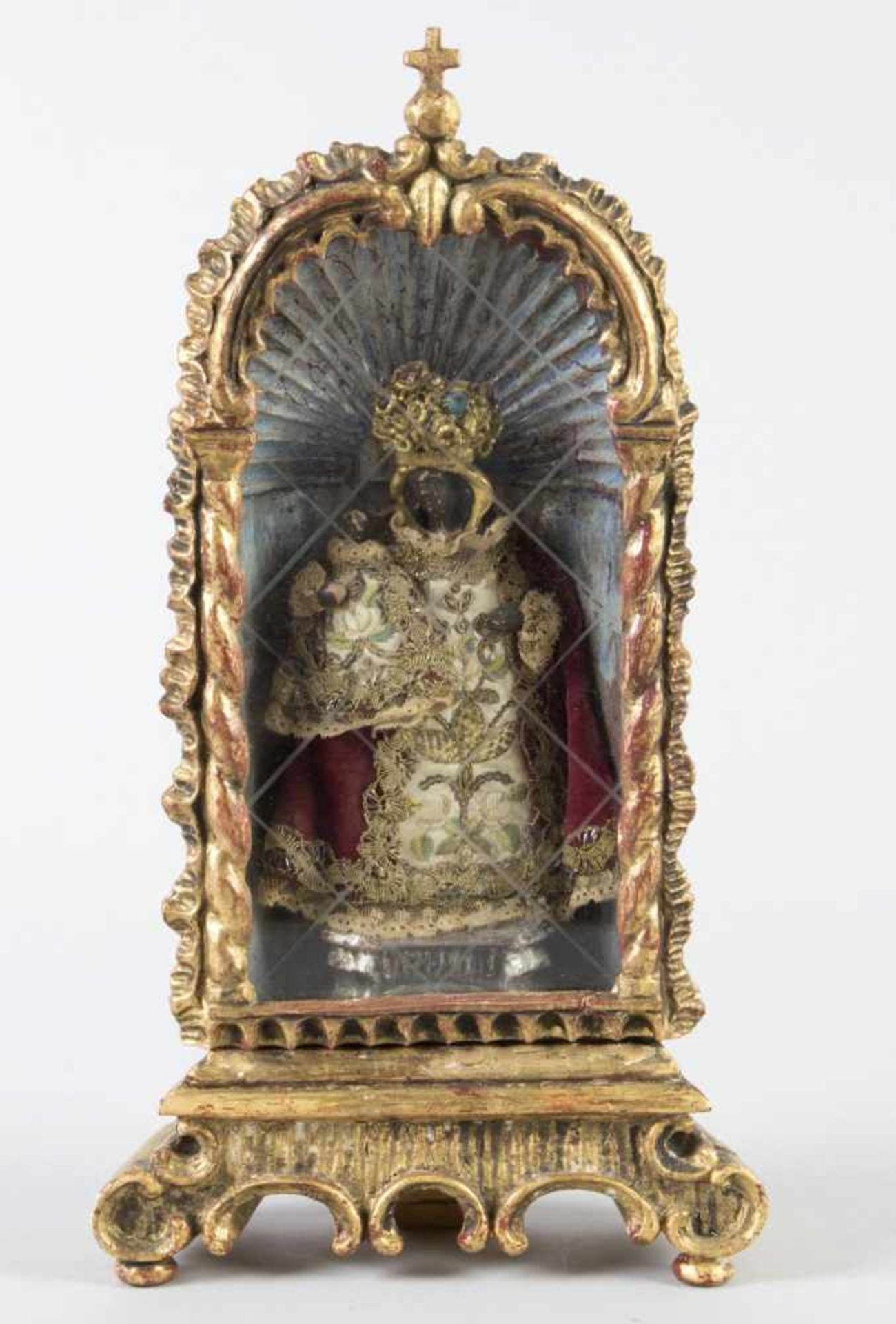 Gnadenbild der Schwarzen Madonna von Altötting im SchreinKöpfe und Hände aus Holz mit schwarzer