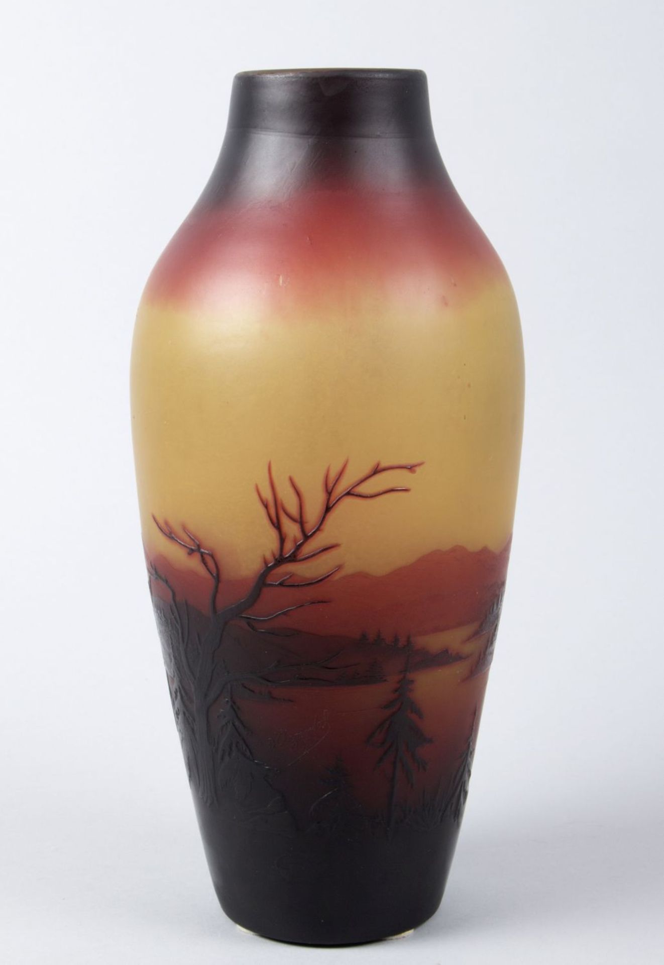 Art déco-VaseFarbloses Glas, gelb, orange und braun überfangen. Ätzdekor mit der Darstellung einer - Bild 3 aus 3