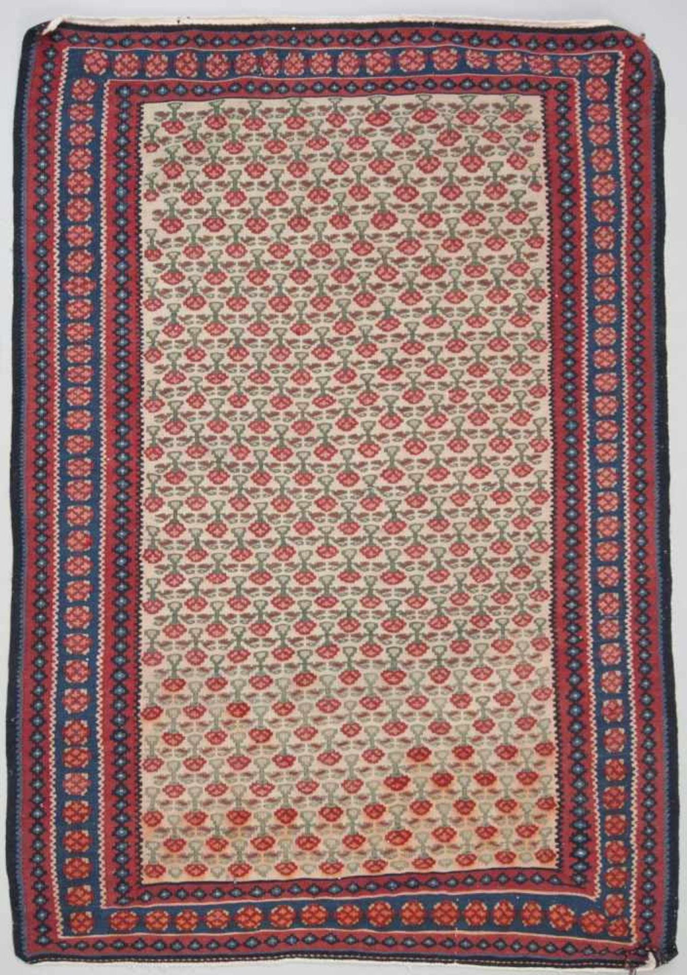 KelimBeigegrundiges, floral gemustertes Mittelfeld. Karabagh. 160 x 112 cm. Alterssp.