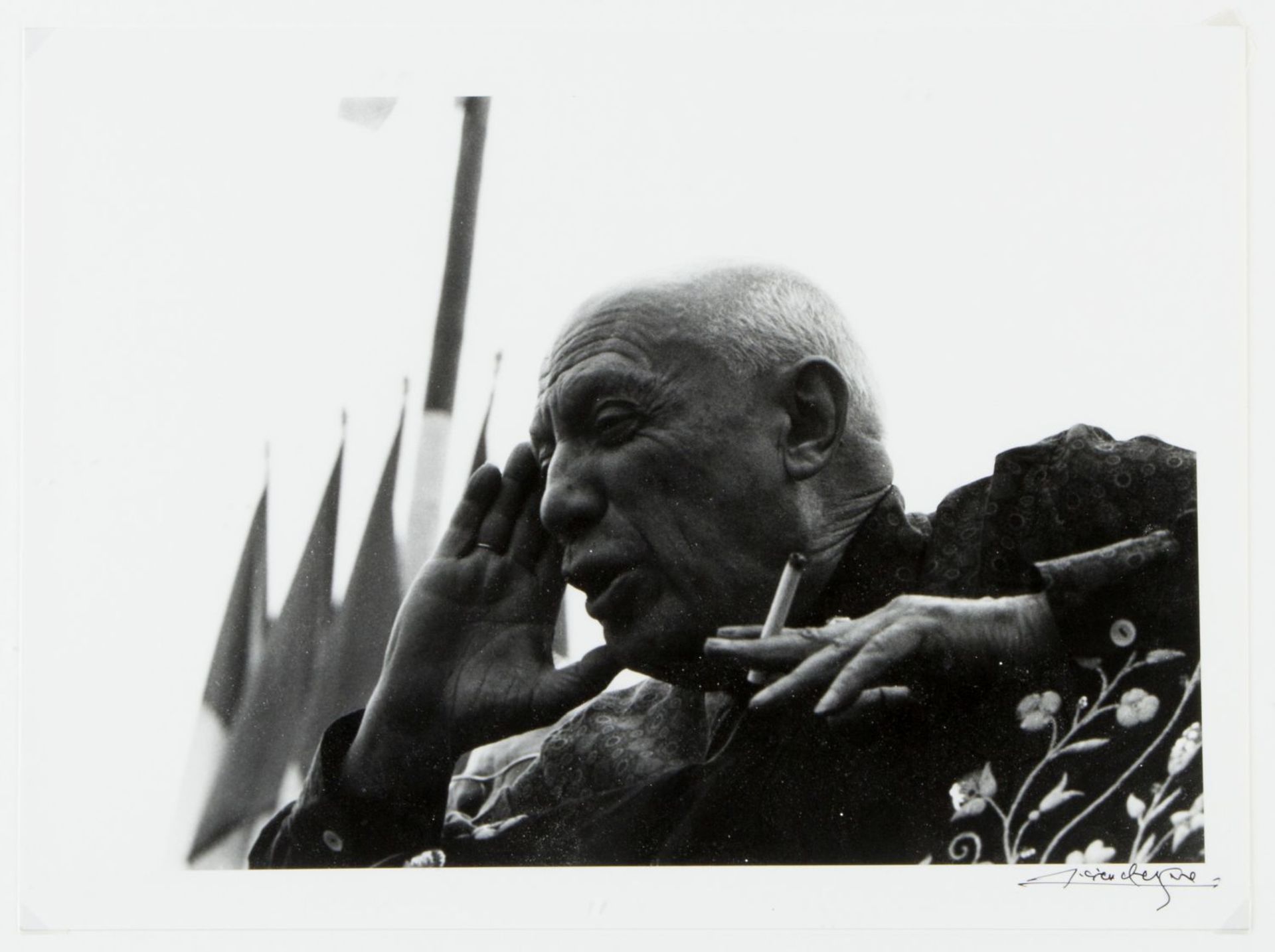 Clergue, Lucien. 1934 Arles - Nimes 2014Picasso aux Arènes de Fréjus. Schwarz-weiß Photographie.