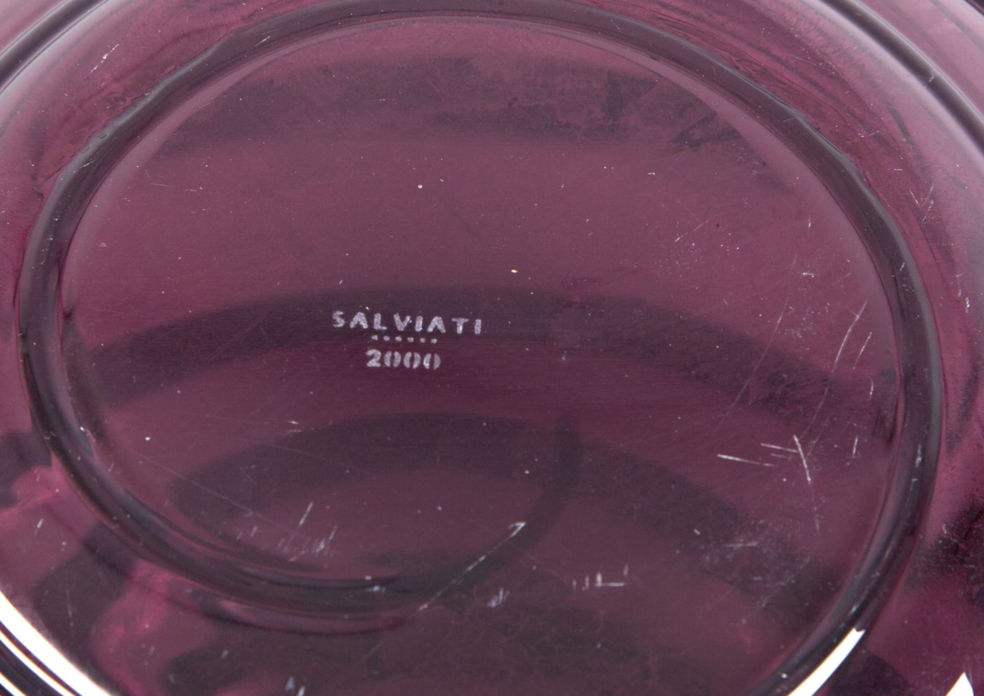 VaseViolettes Glas mit spiralförmig aufgelegtem Glaswulst. Linsenförmiger Korpus mit kurzem - Bild 2 aus 2