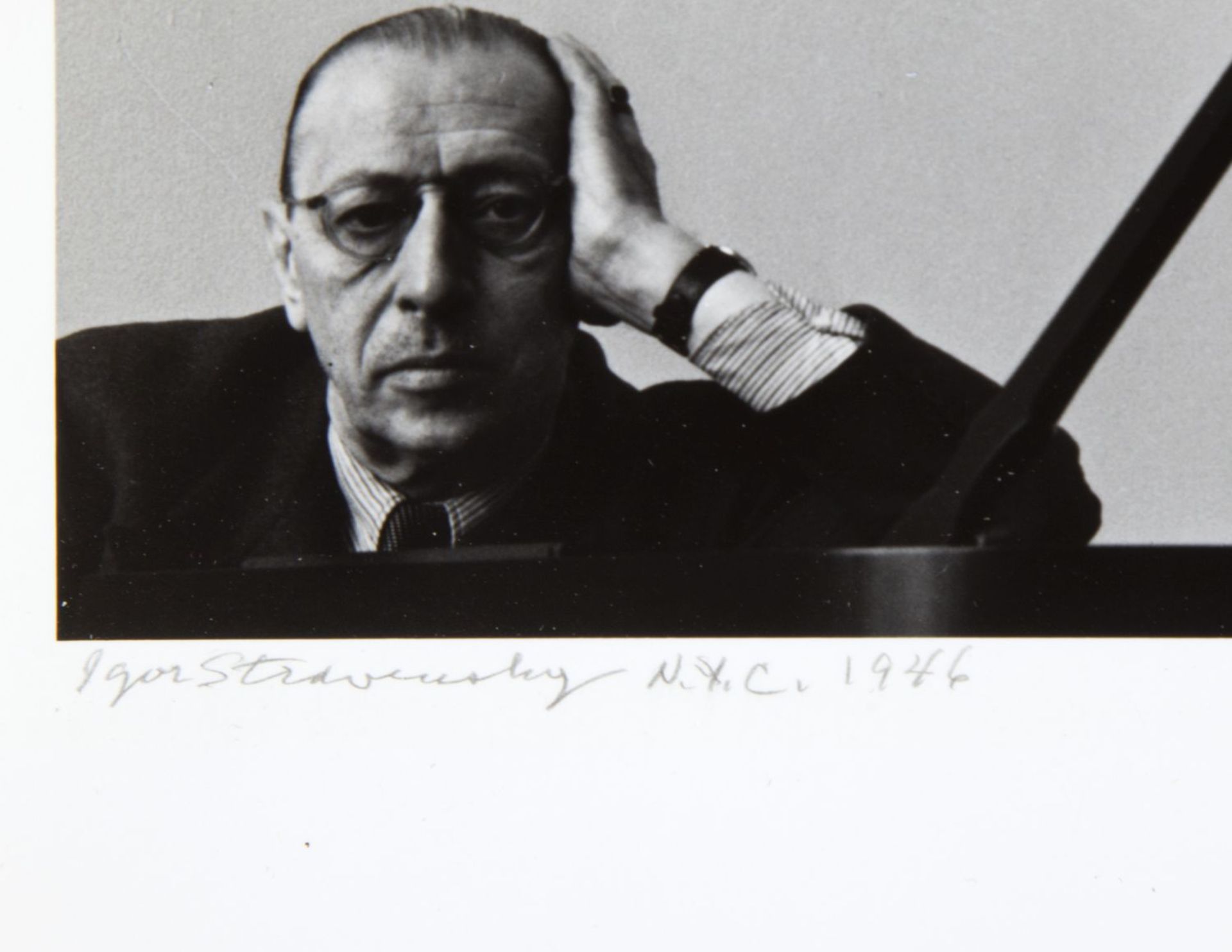 Newman, Arnold. 1918 - New York City - 2006Igor Stravinsky N.Y.C. 1946. Silbergelatineabzug. - Bild 2 aus 3