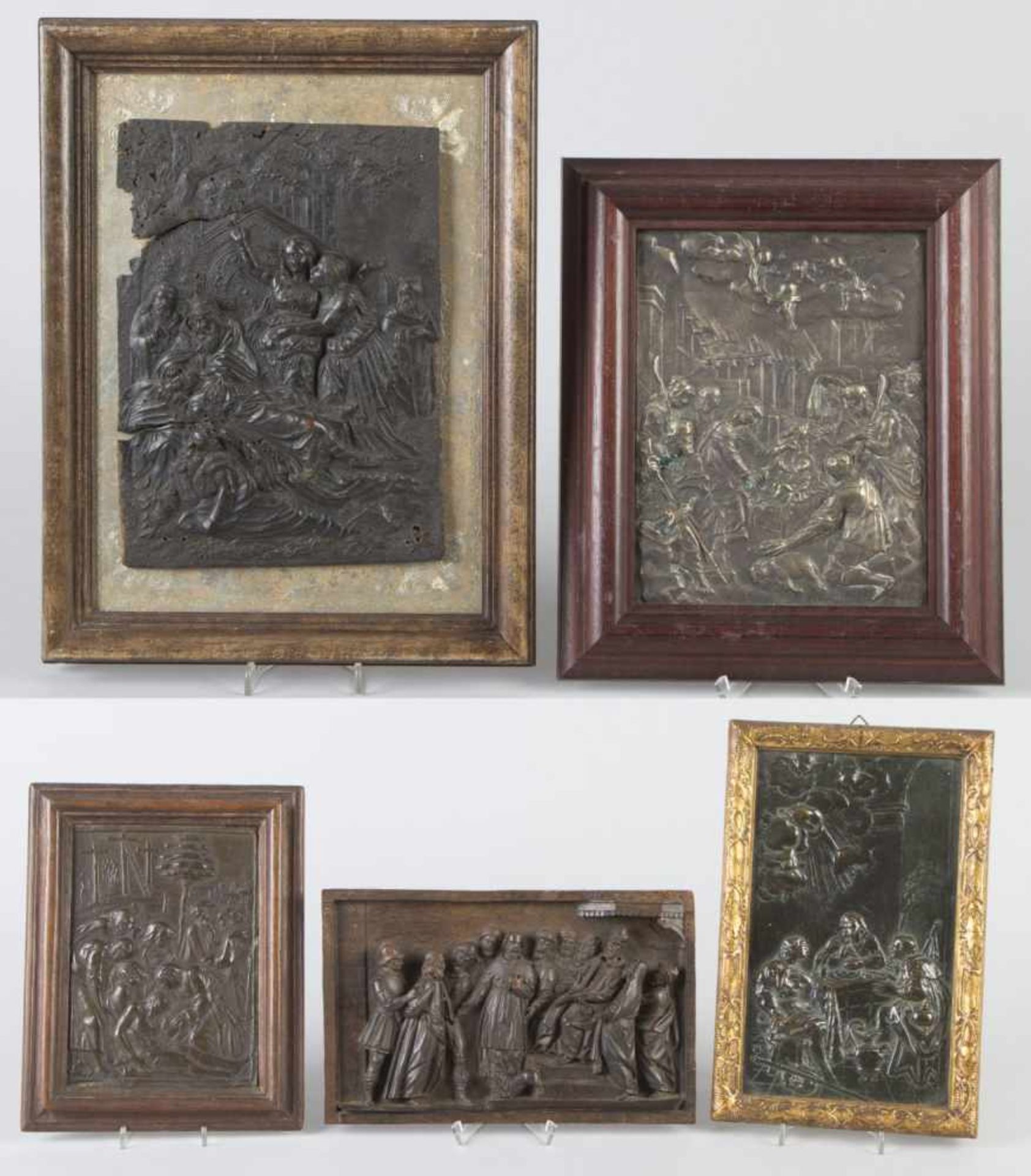 Fünf Reliefs mit biblischen SzenenVerschiedene Materialien u.a. Holz und Metallblech. U.a. "Anbetung