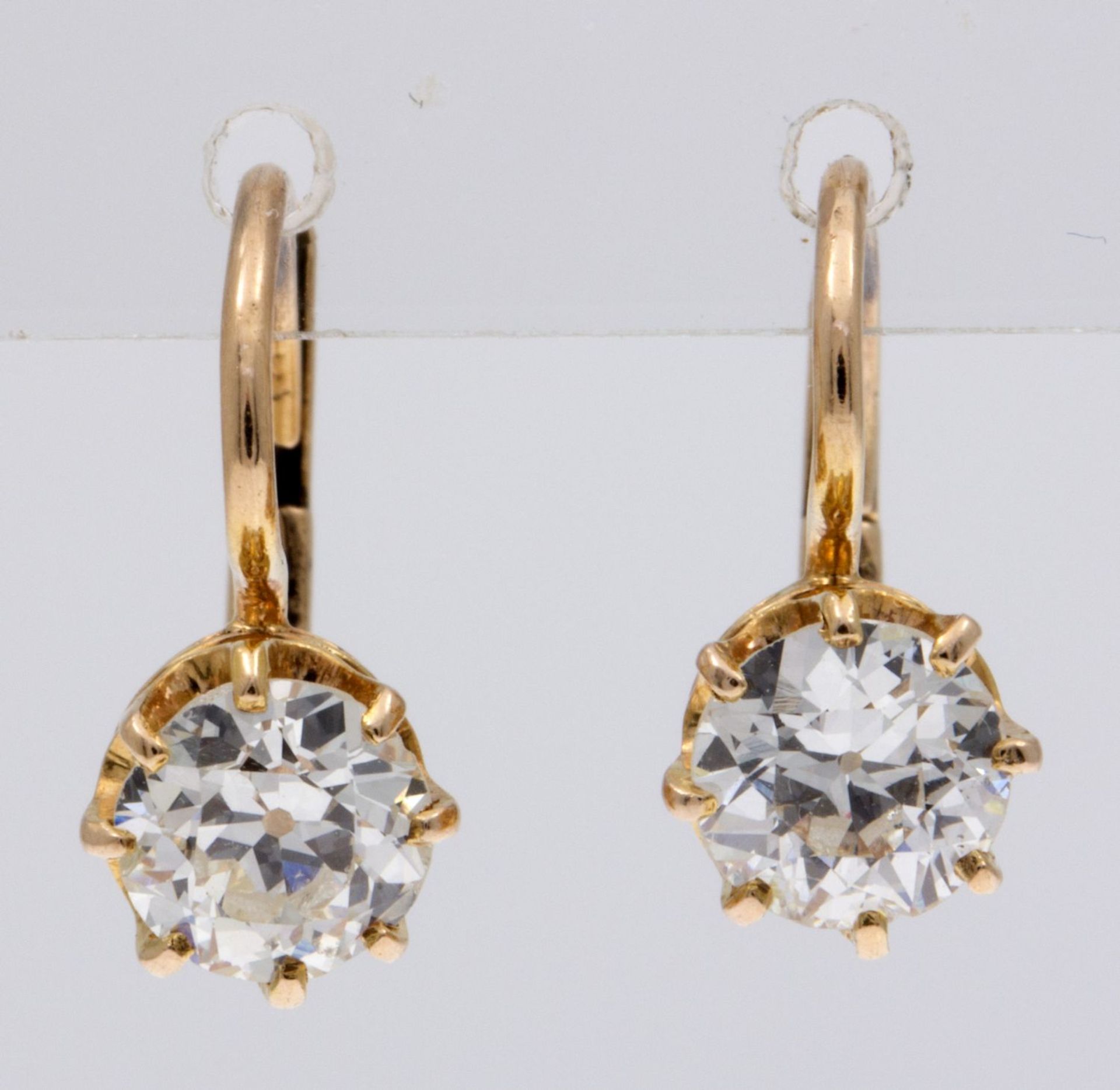 Ein Paar Solitär-Diamant-Ohrgehänge
