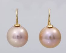 Ein Paar Ming-Perlenohrhänger
