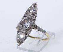 Feiner Diamant-Navette-Ring