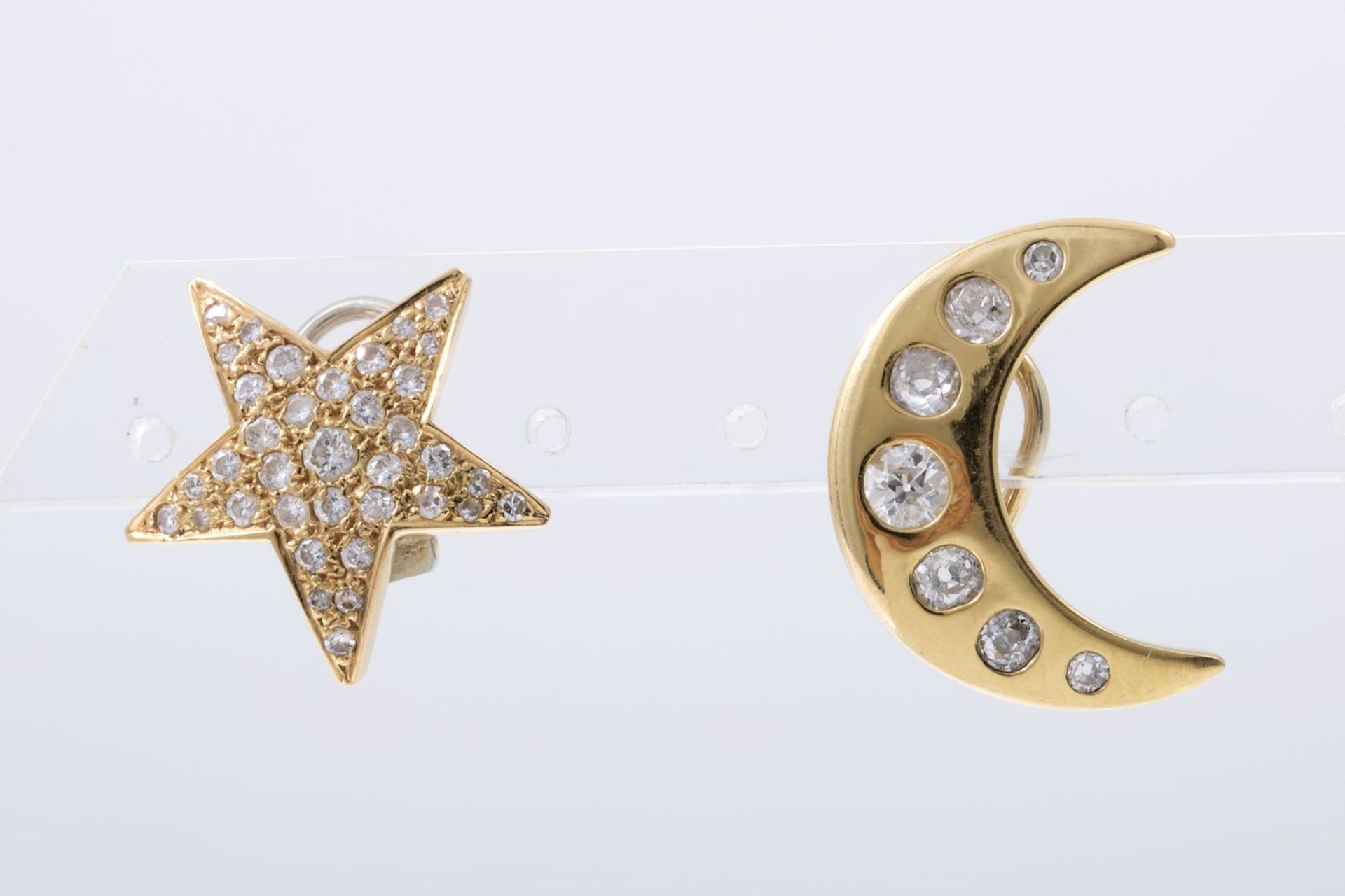 Ein Paar Diamant-Ohrstecker mit Clipverschluss