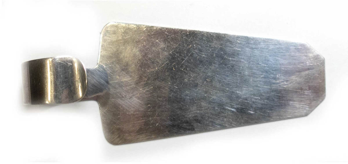 Kleiner Heber, 835er Silber, leichter Hammerschlagdekor, gerollte Handhabe, 30 g, Ges.-L.11,5 cm