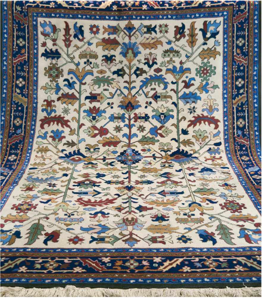 China-Teppich, mehrfarbig, mit zentralem Medaillon und floralen Motiven, leicht fleckig,guter