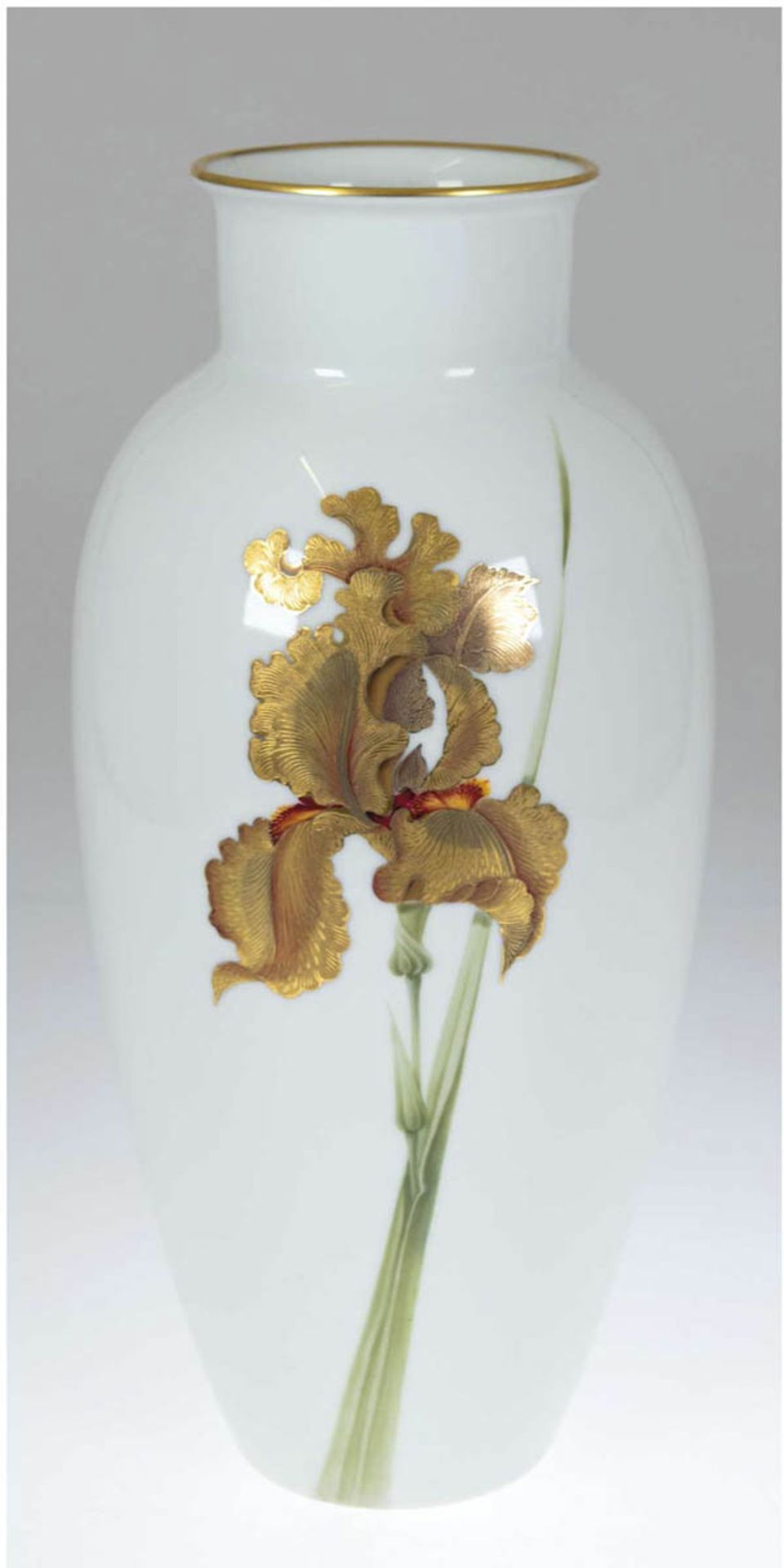 Vase, Selb, Heinrich-Porzellan, polychrome Malerei mit Goldstaffage einer Iris, Goldrand,H. 41 cm