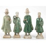 4 Figuren "Chinesische Gelehrte", Ming-Periode, 16. Jh., Grabbeigaben, Terrakotta, grün glasiert,