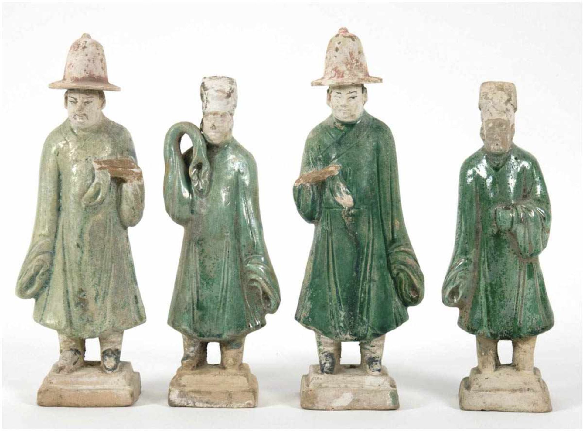 4 Figuren "Chinesische Gelehrte", Ming-Periode, 16. Jh., Grabbeigaben, Terrakotta, grün glasiert,
