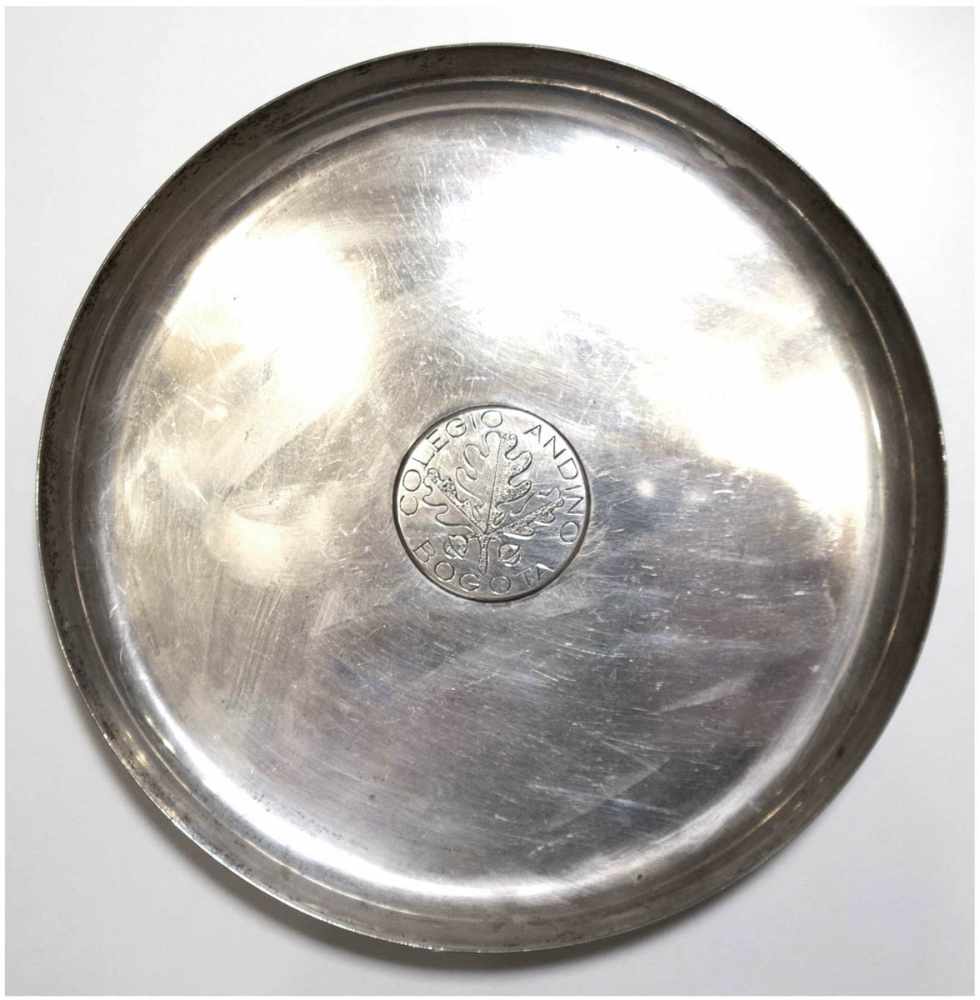 Andenkenteller, Bogota, 900er Silber, punziert, ca. 292 g, im Spiegel Plakette mitEichenlaub und