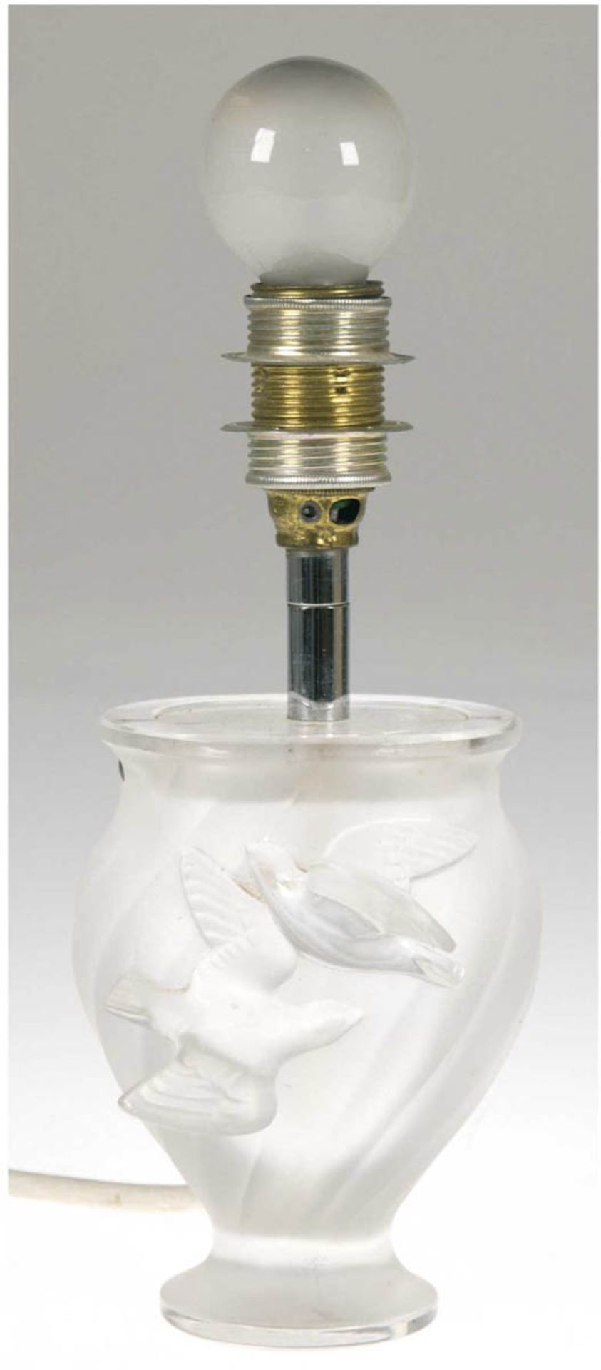 Lampenfuß, Lalique France, Klarglas satiniert, auf Rundfuß balusterförmiger, geschweiftgerippter