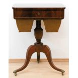 Biedermeier-Nähtisch, um 1840, Mahagoni furniert, Fadenintarsien, vasenförmige Mittelsäuleauf 3